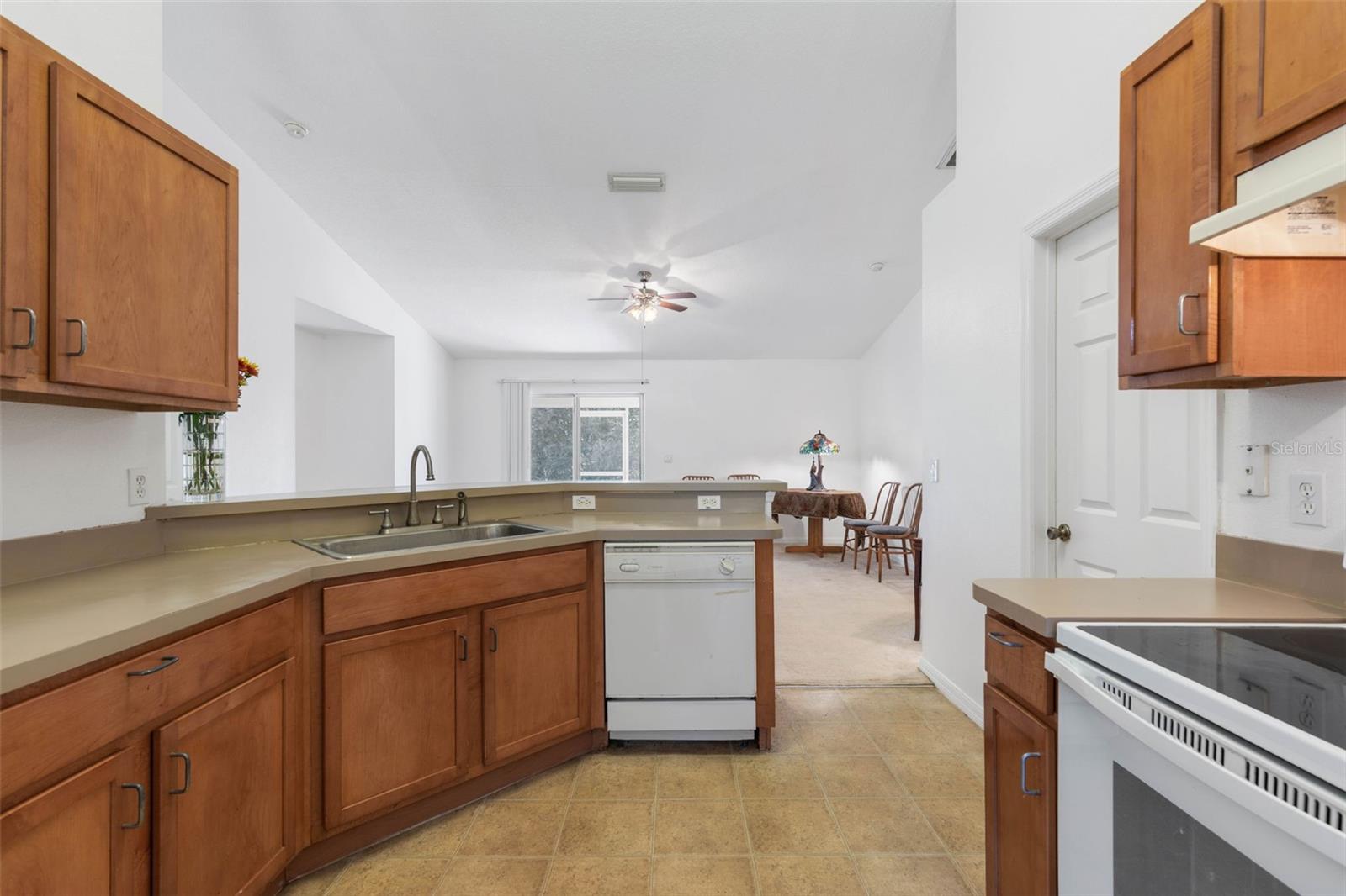 Image 17 of 43 For 81 Parkway Drive