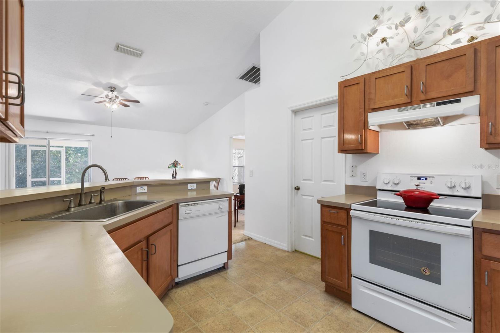 Image 18 of 43 For 81 Parkway Drive