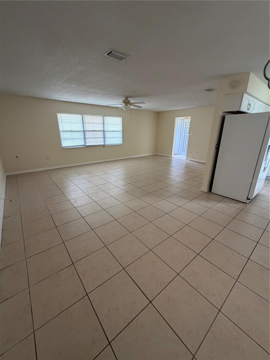 Image 10 of 17 For 427 Lambert Avenue