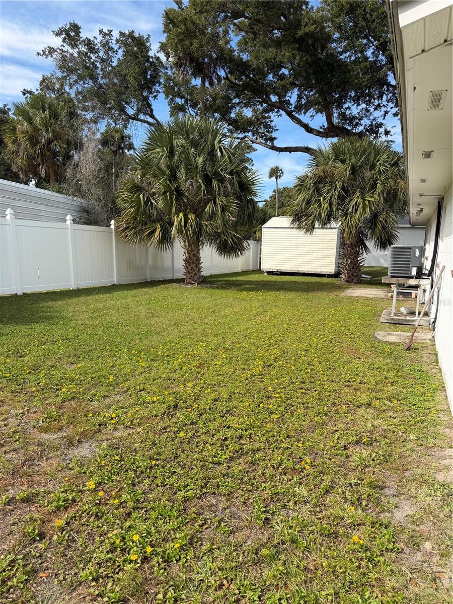 Image 16 of 17 For 427 Lambert Avenue