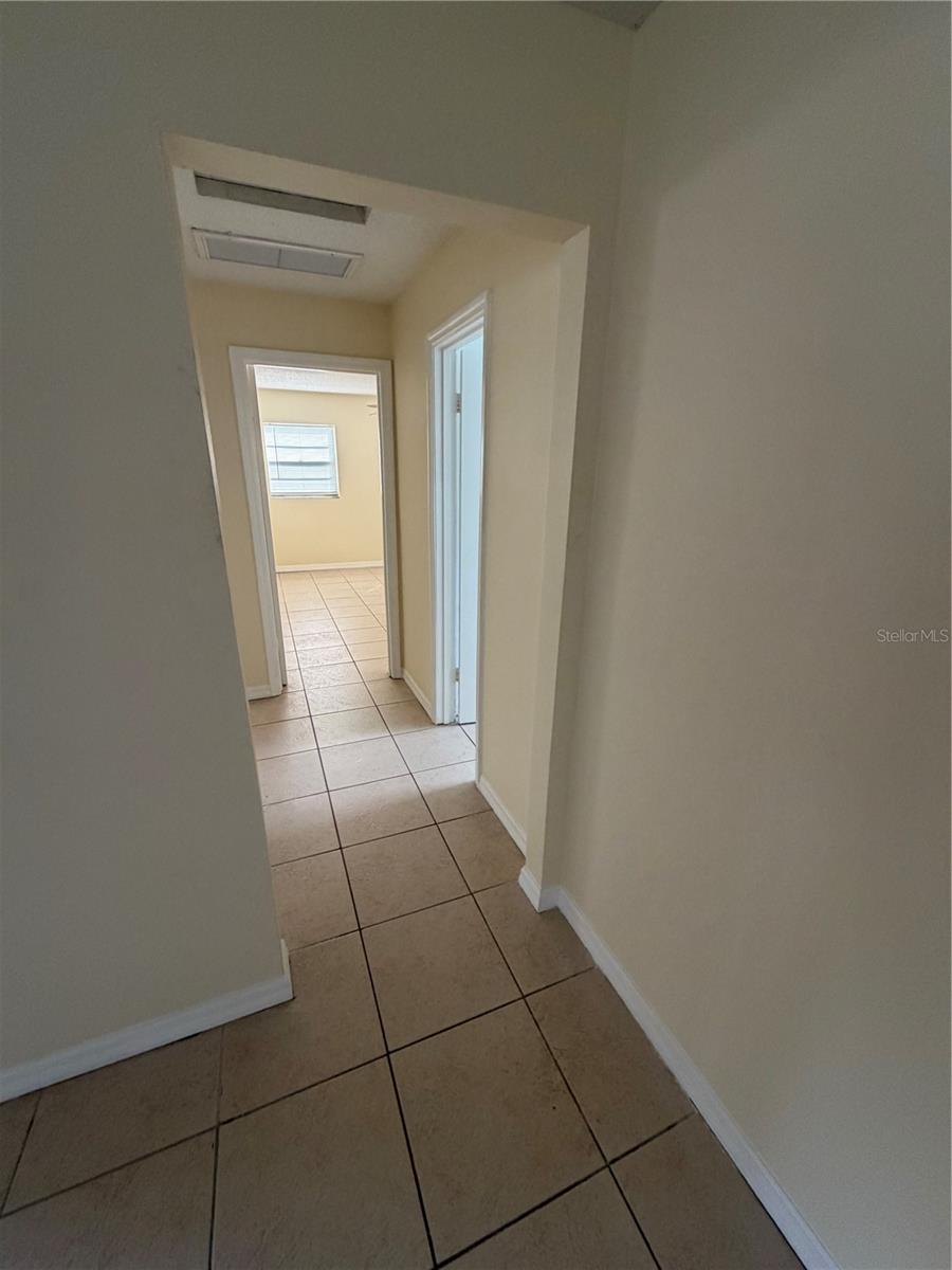 Image 4 of 17 For 427 Lambert Avenue