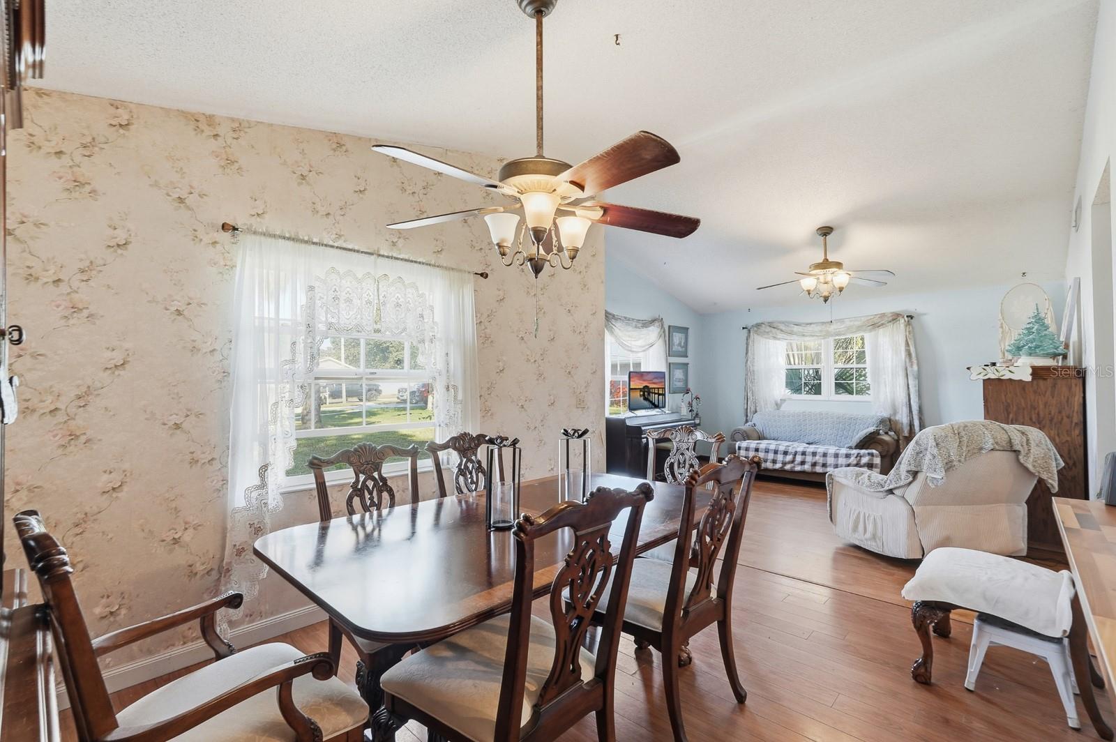 Image 11 of 42 For 93 Glass Court