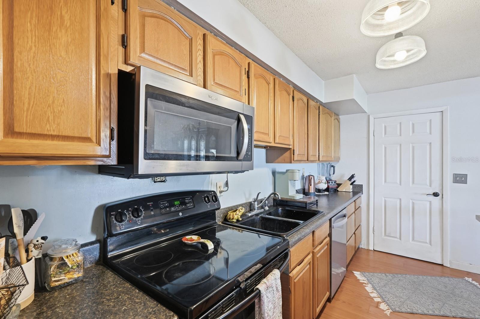 Image 15 of 42 For 93 Glass Court