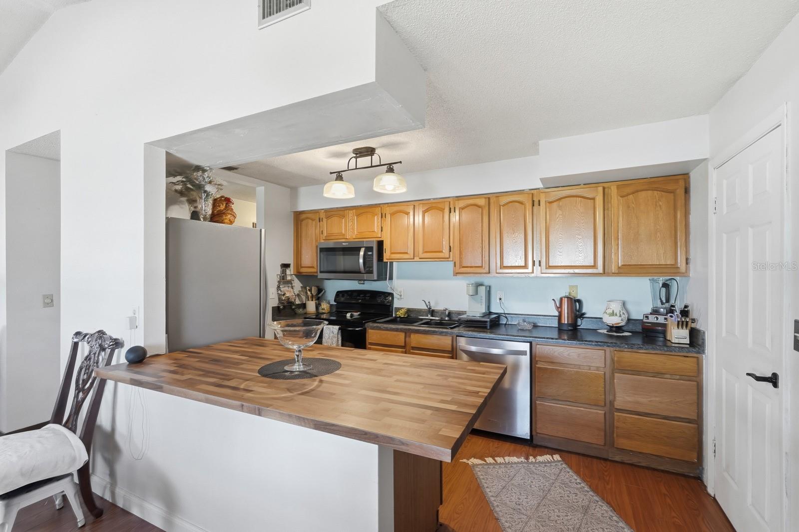 Image 16 of 42 For 93 Glass Court