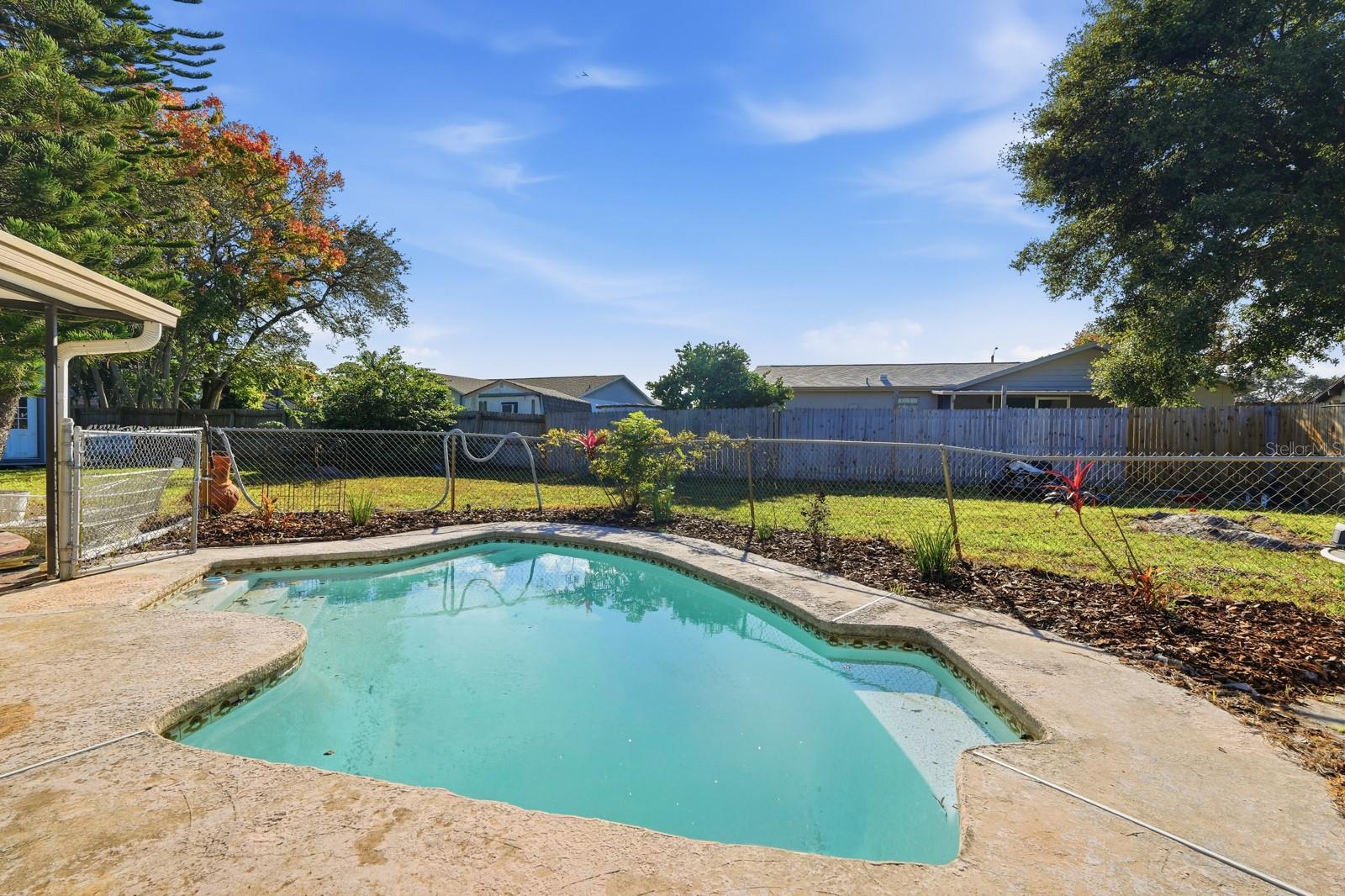 Image 2 of 42 For 93 Glass Court