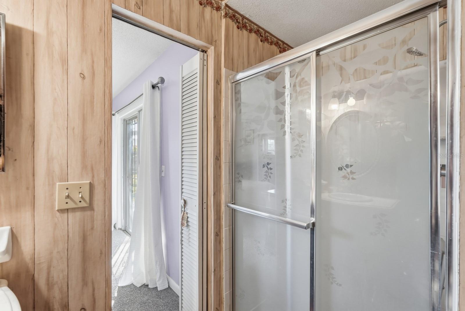 Image 20 of 42 For 93 Glass Court