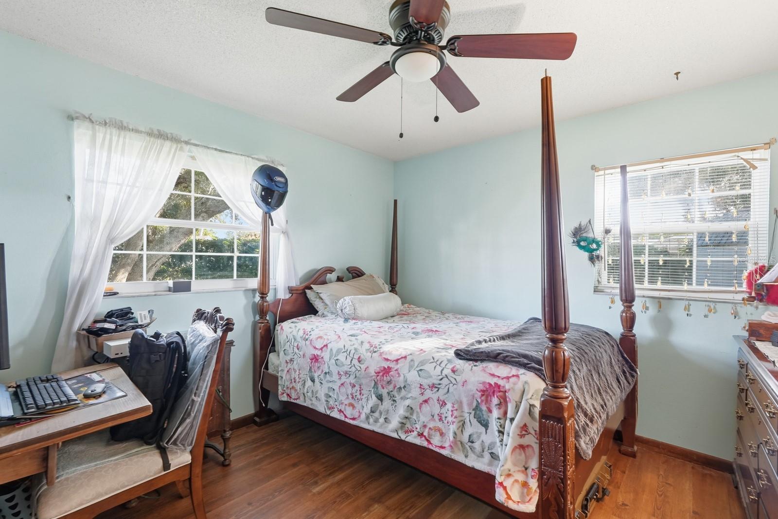 Image 21 of 42 For 93 Glass Court