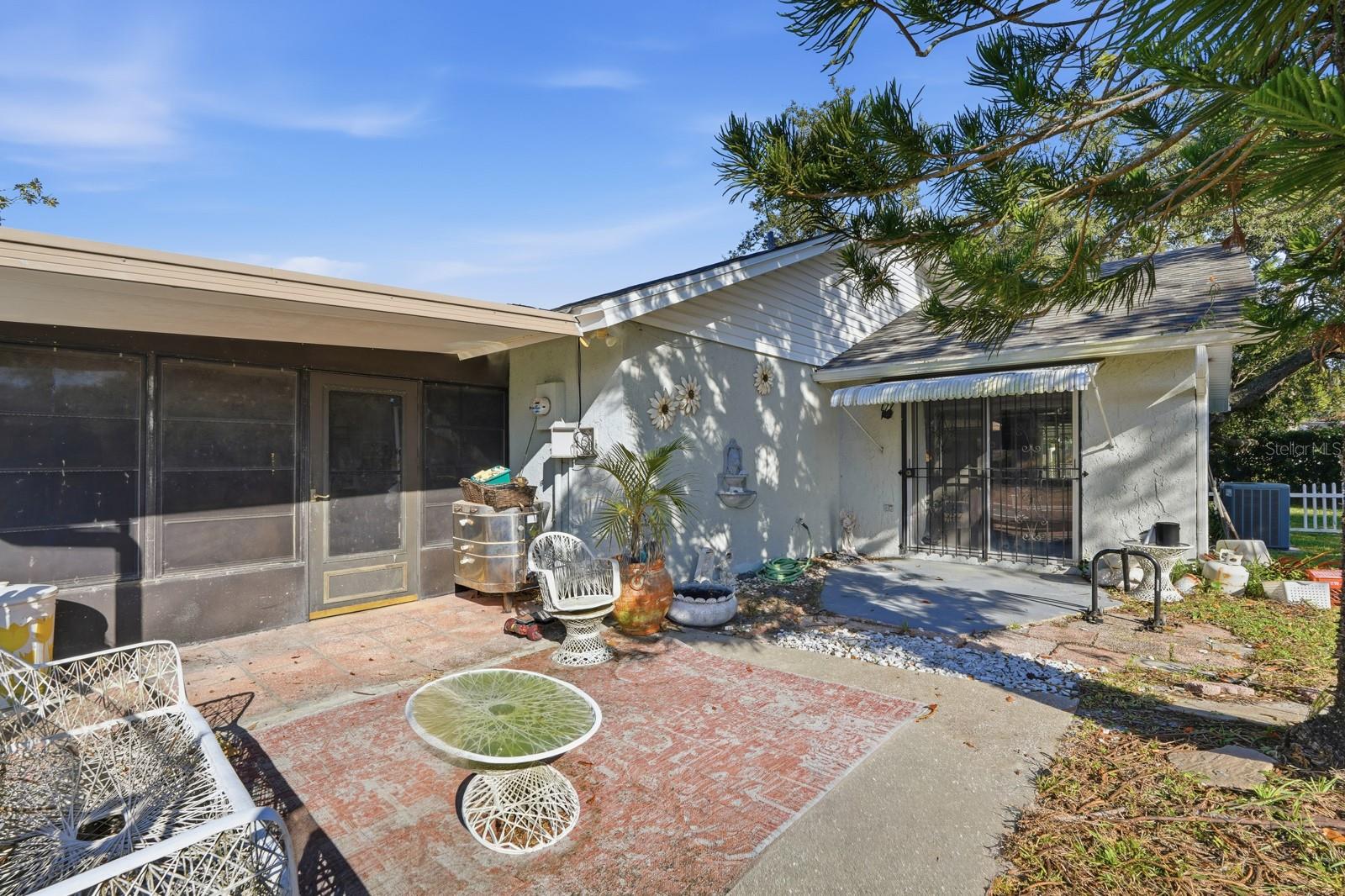 Image 26 of 42 For 93 Glass Court