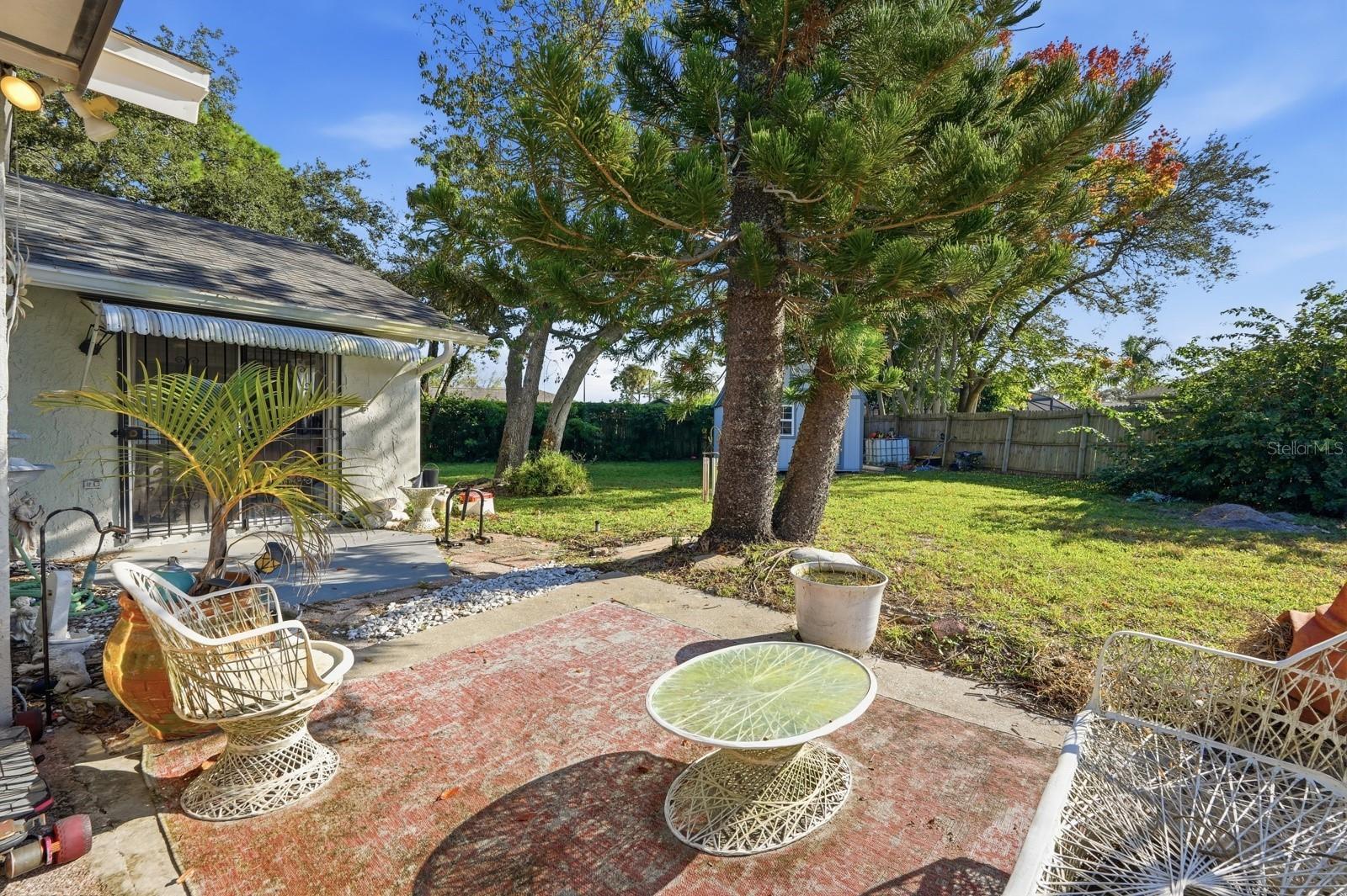 Image 27 of 42 For 93 Glass Court