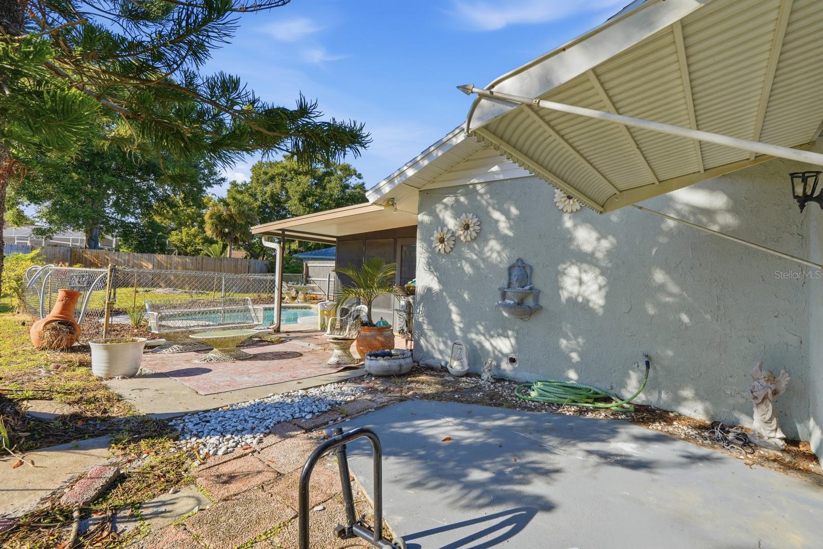 Image 28 of 42 For 93 Glass Court