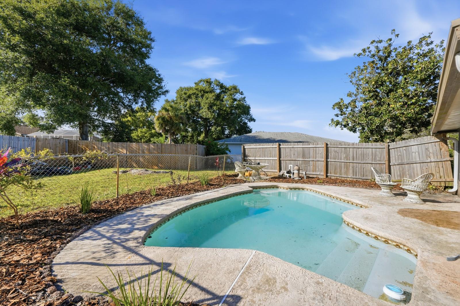 Image 29 of 42 For 93 Glass Court