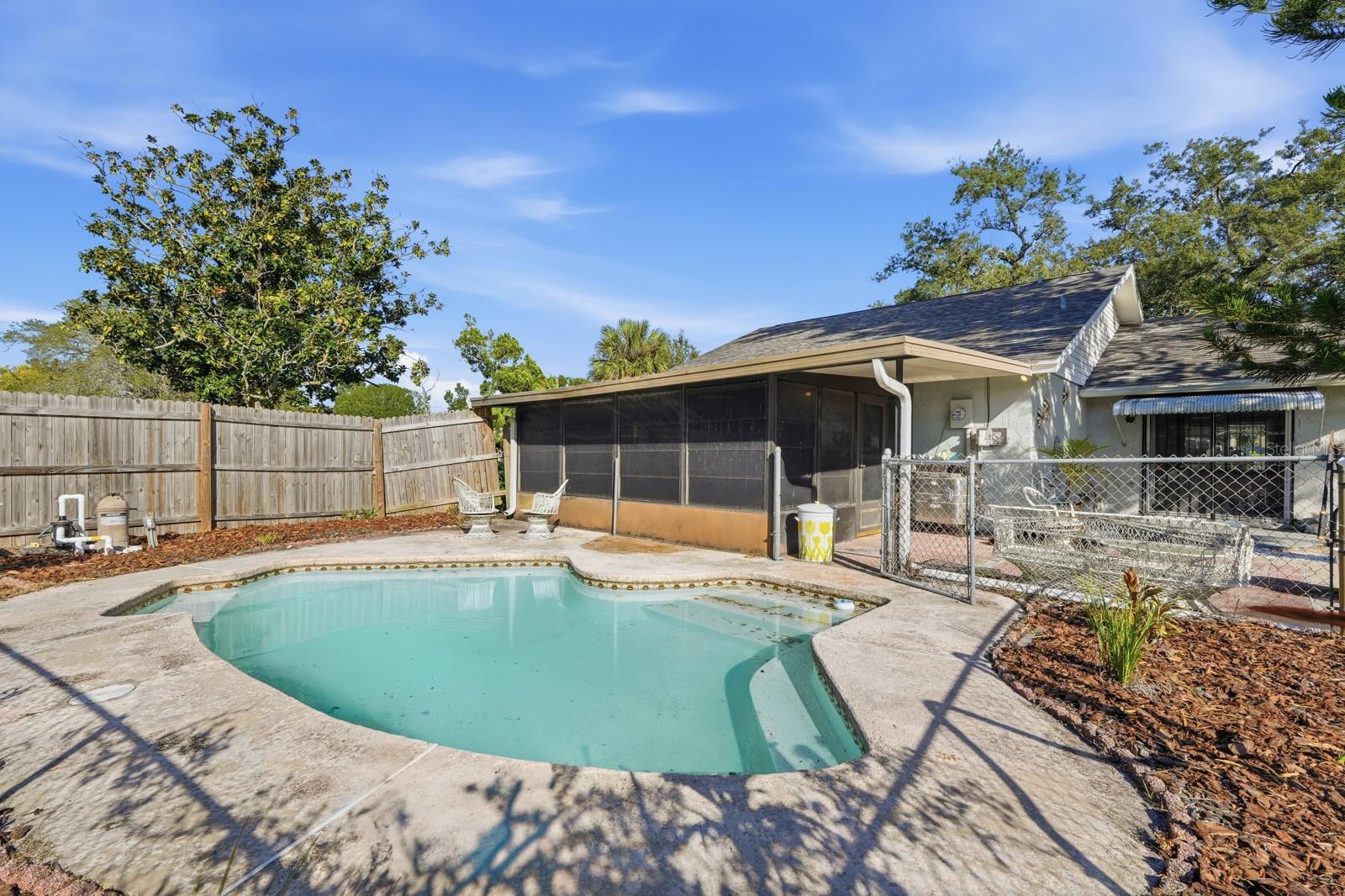 Image 30 of 42 For 93 Glass Court