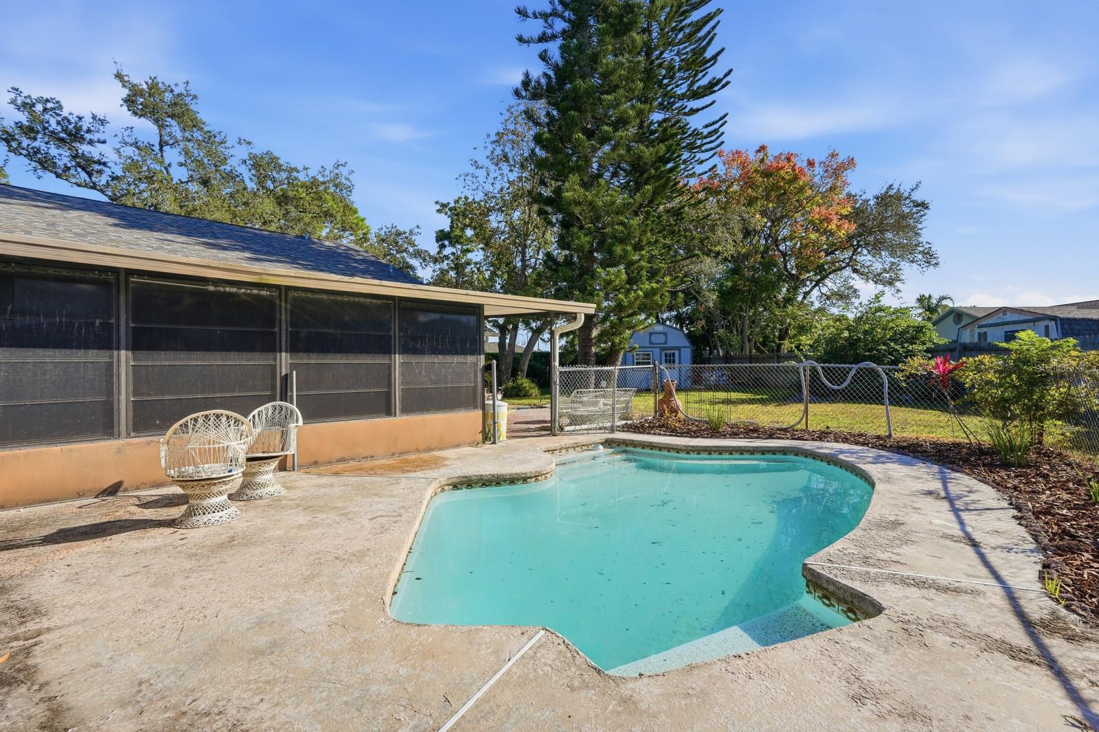 Image 31 of 42 For 93 Glass Court