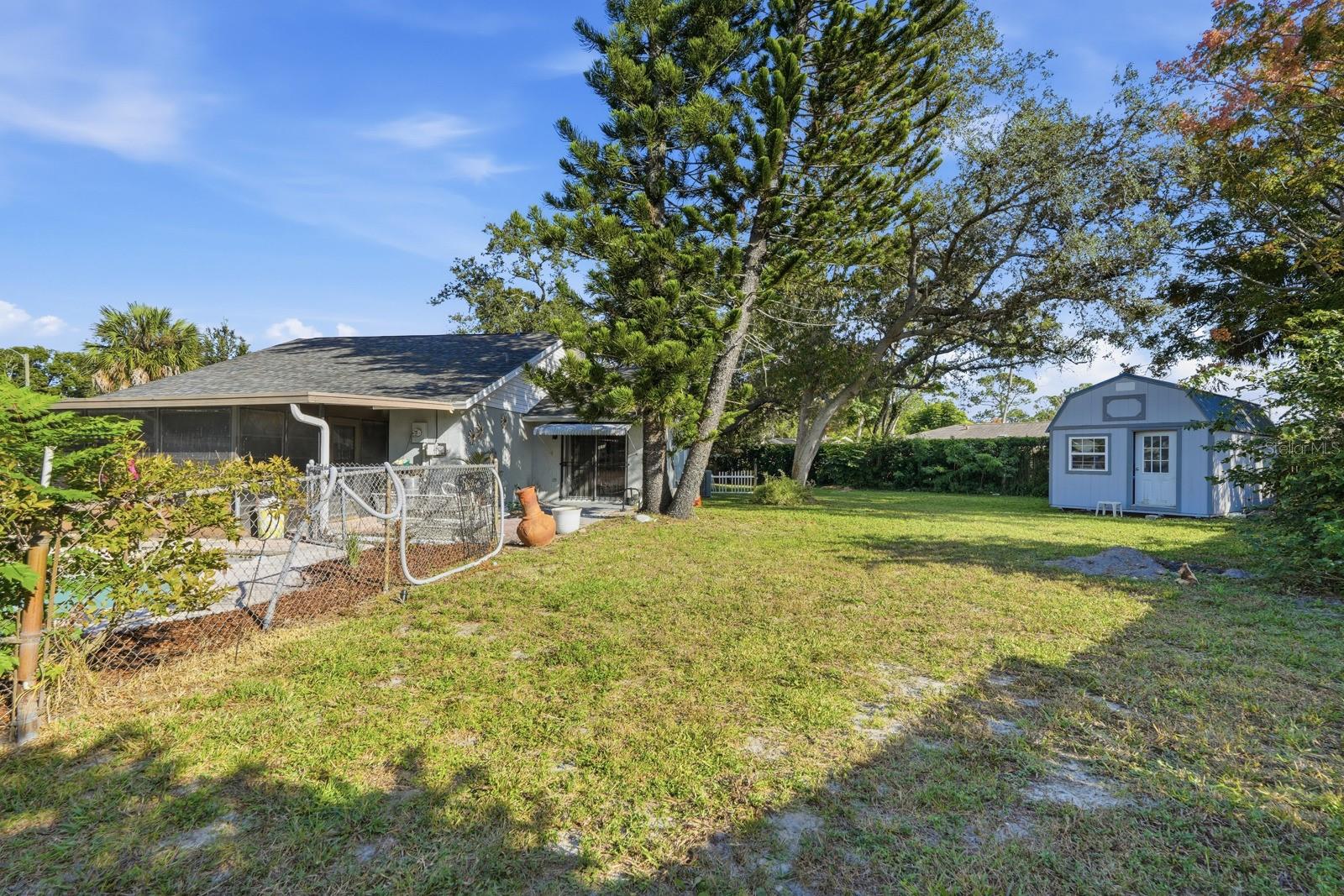 Image 33 of 42 For 93 Glass Court