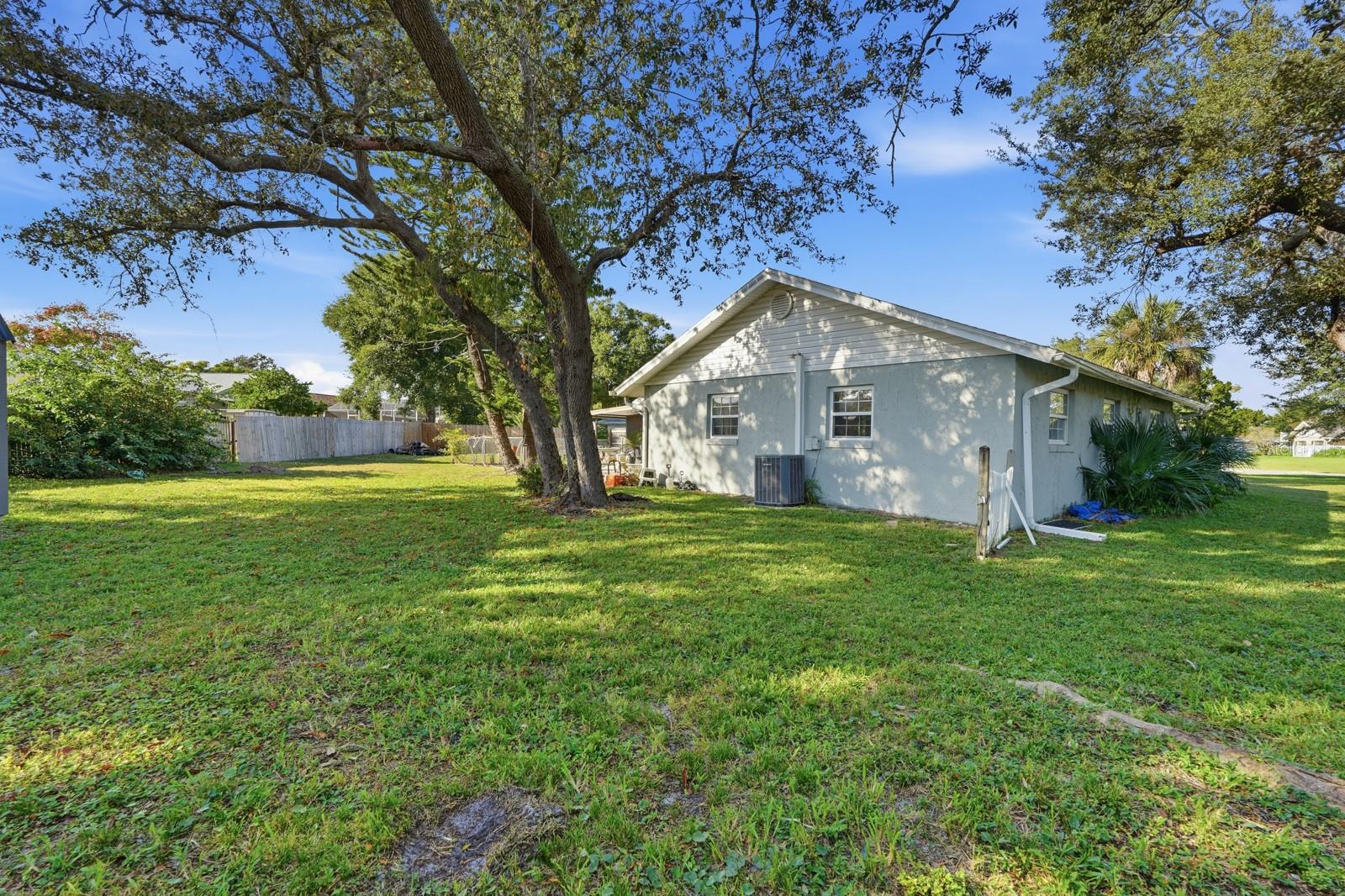 Image 34 of 42 For 93 Glass Court