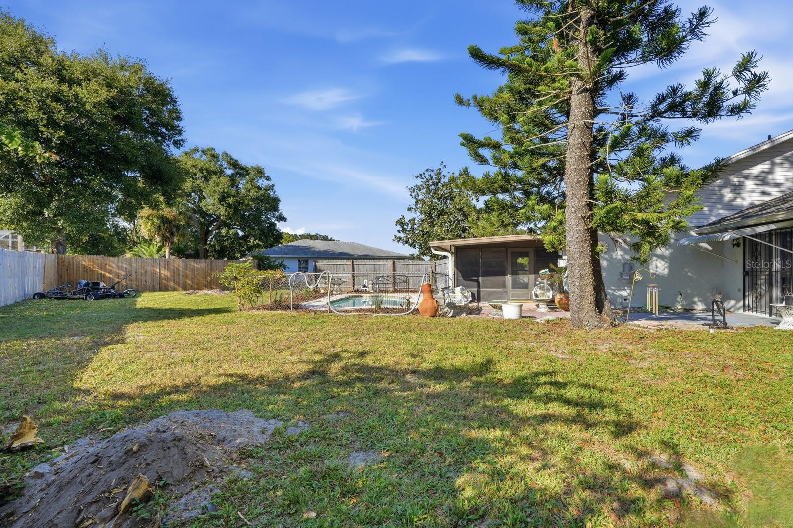 Image 35 of 42 For 93 Glass Court