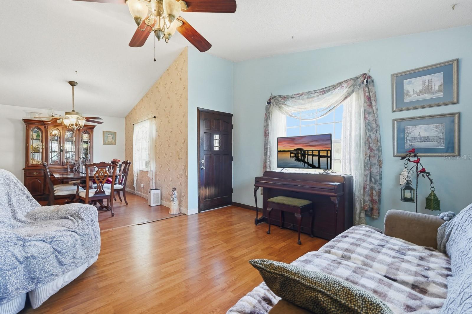 Image 6 of 42 For 93 Glass Court