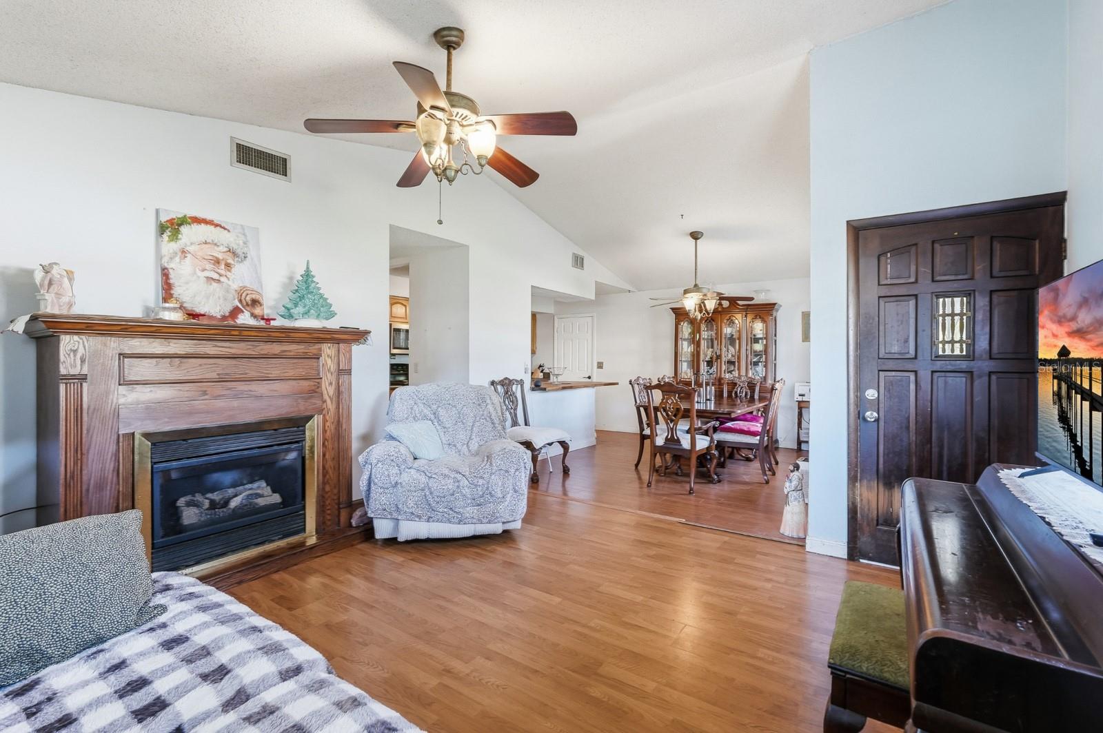 Image 9 of 42 For 93 Glass Court