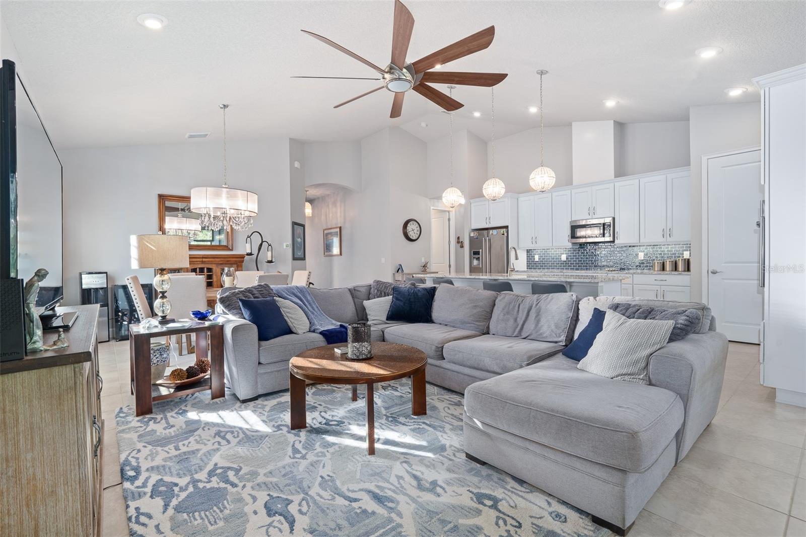 Image 23 of 46 For 823 Creekwood Drive