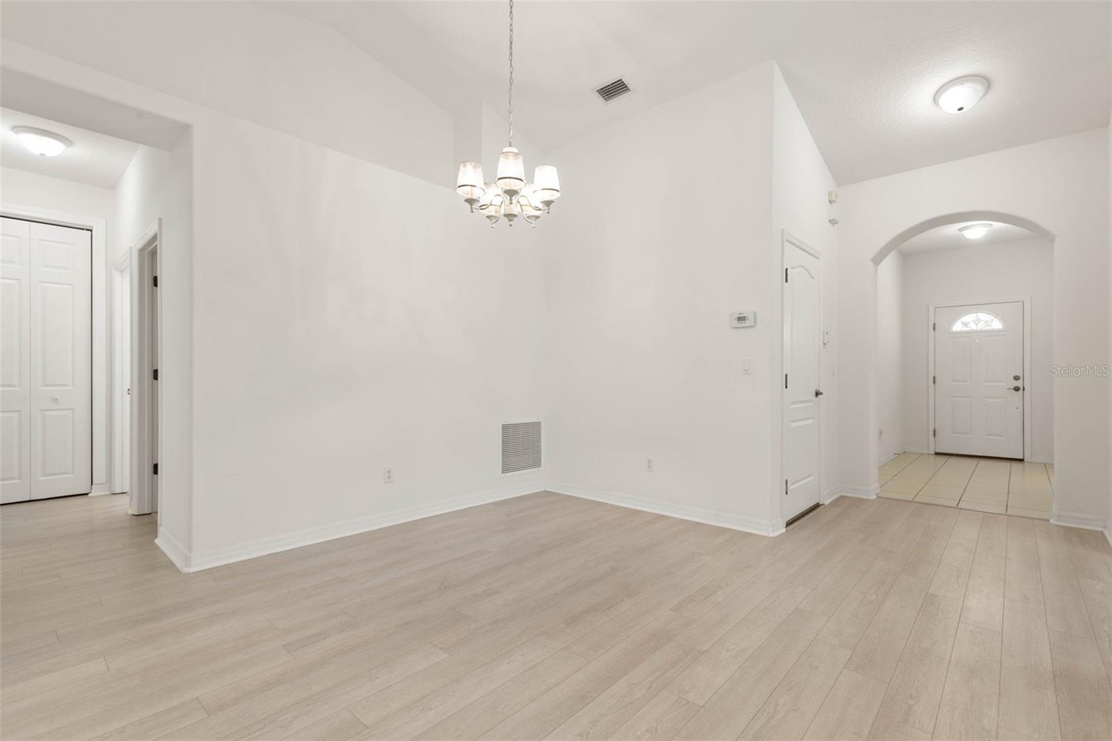 Image 17 of 50 For 67 Veranda Way