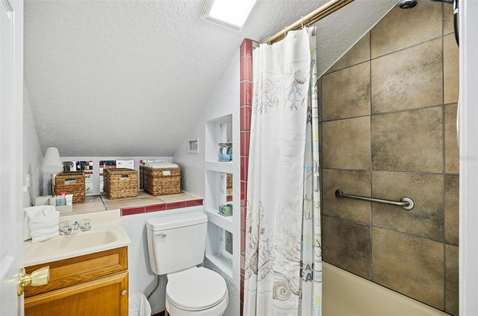 Image 17 of 30 For 305 North 6th Street B