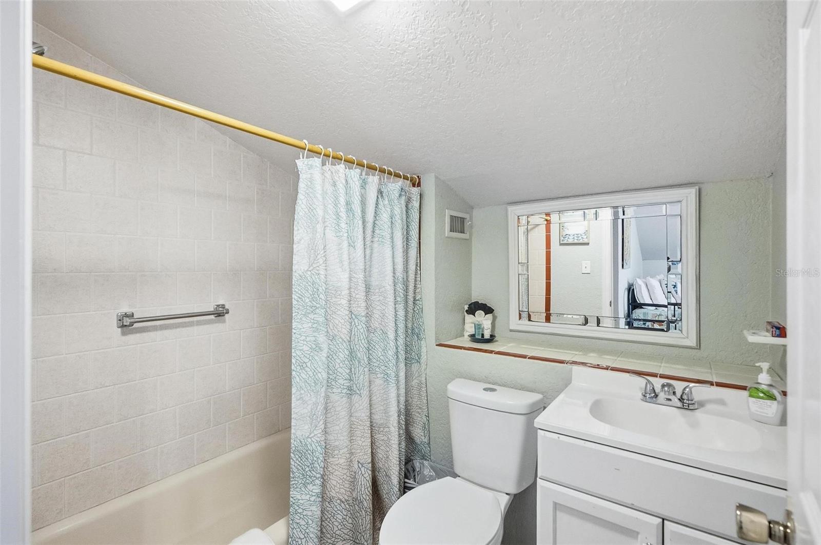 Image 18 of 30 For 305 North 6th Street A