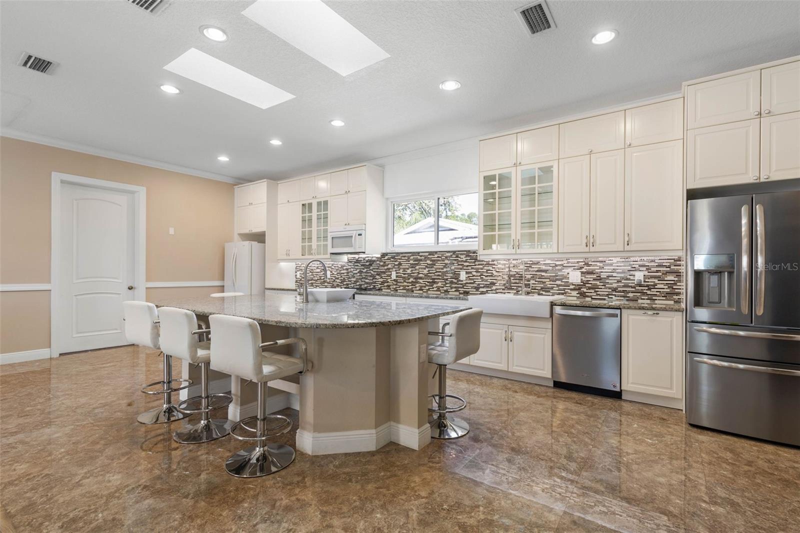 Image 16 of 57 For 46 Boxwood  