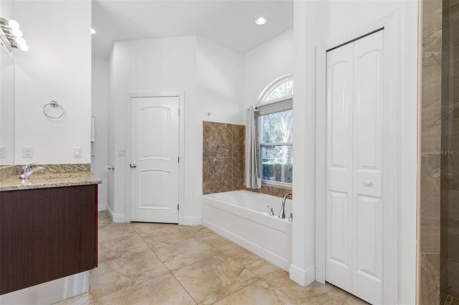 Image 21 of 57 For 46 Boxwood  