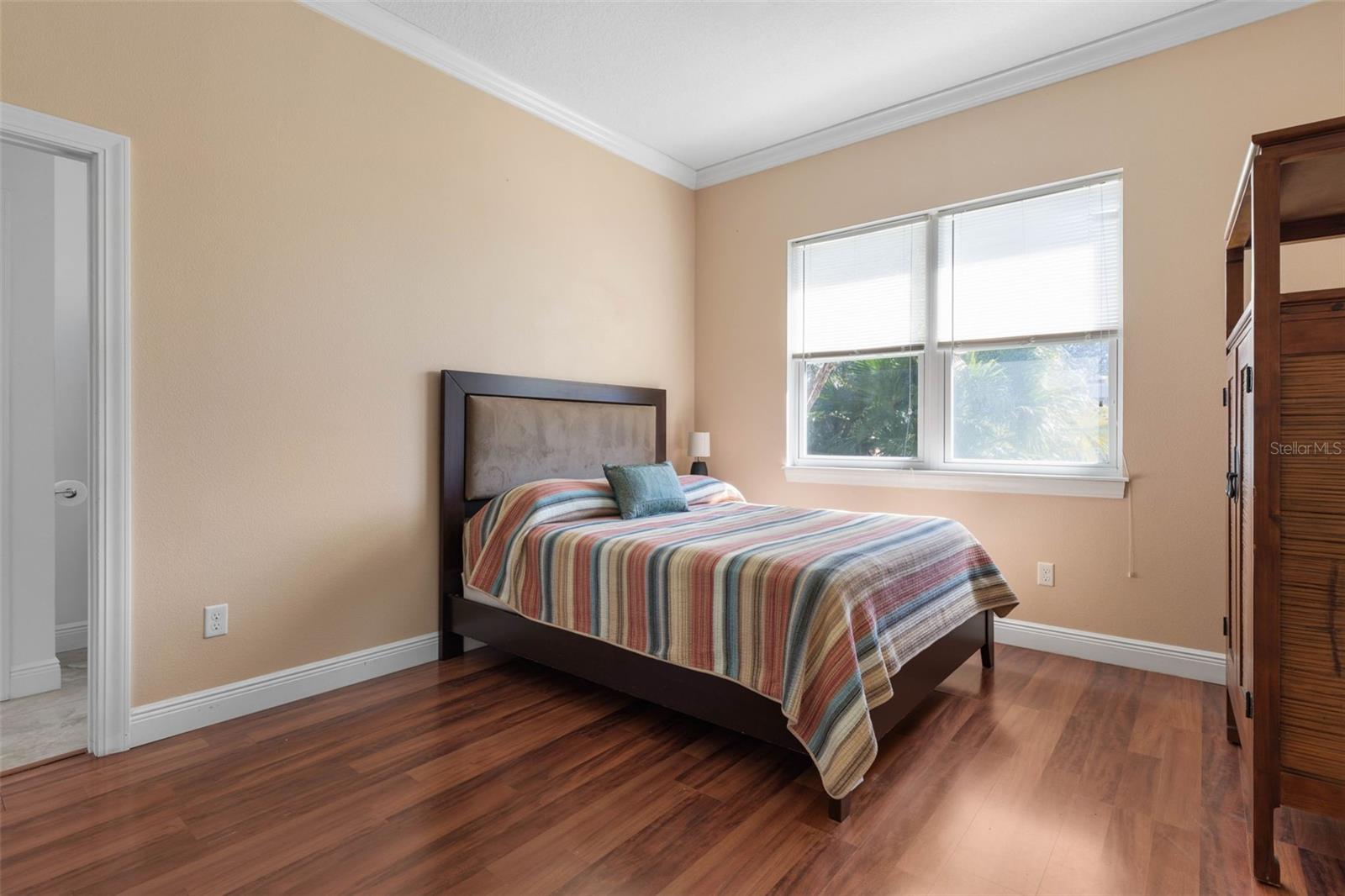 Image 27 of 57 For 46 Boxwood  