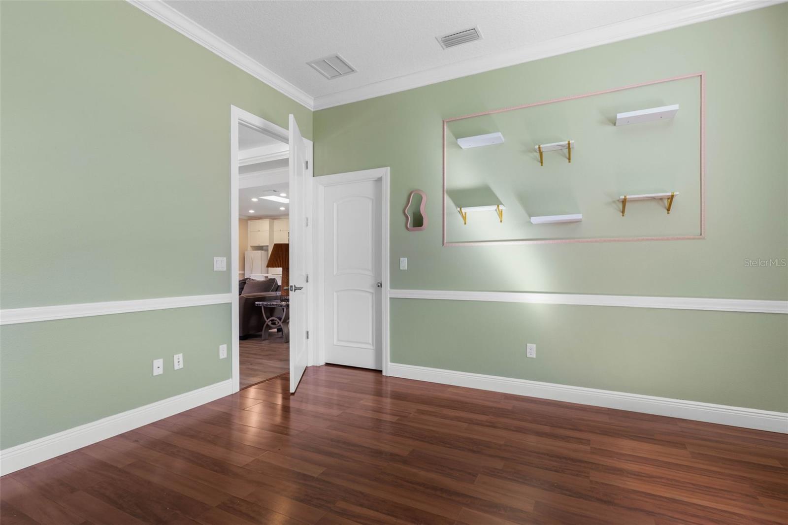 Image 33 of 57 For 46 Boxwood  