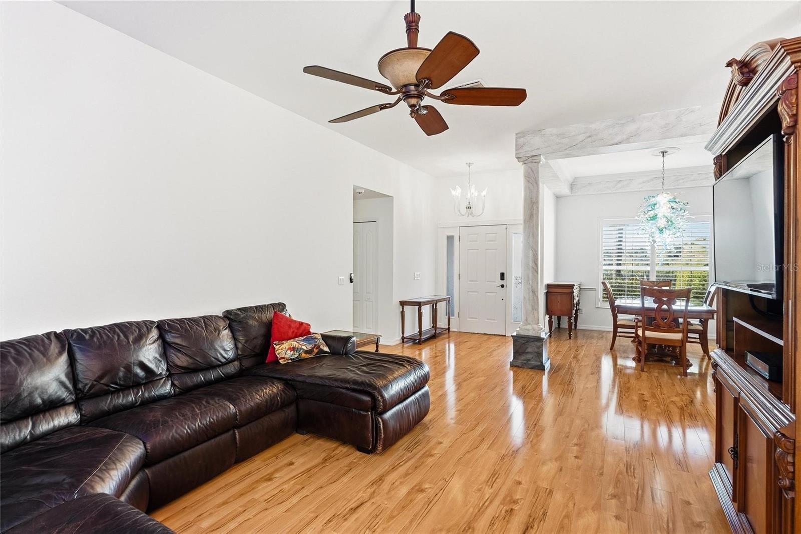 Image 12 of 93 For 646 Hand Avenue