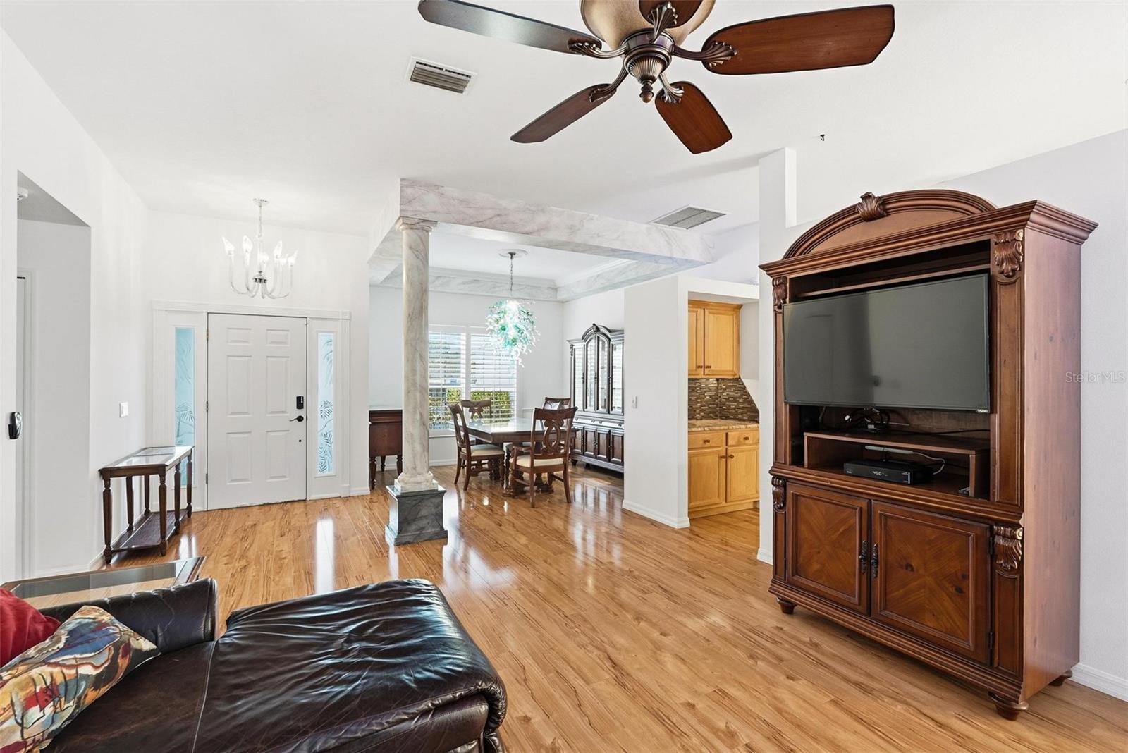 Image 15 of 93 For 646 Hand Avenue