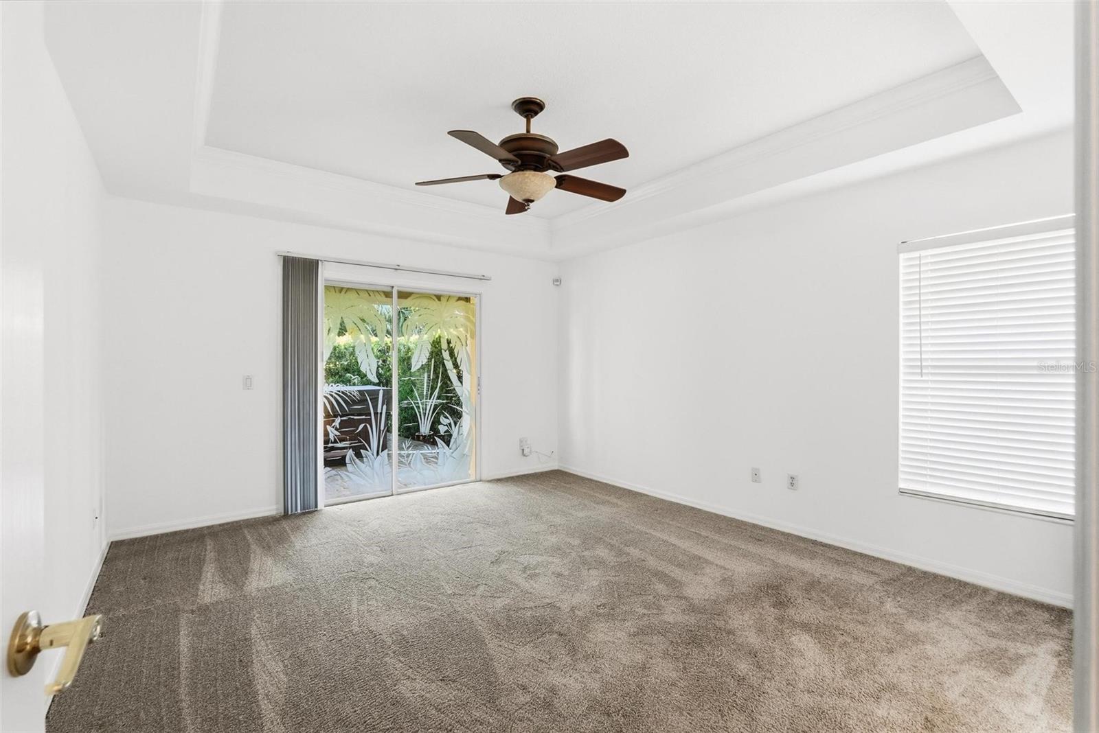 Image 20 of 93 For 646 Hand Avenue