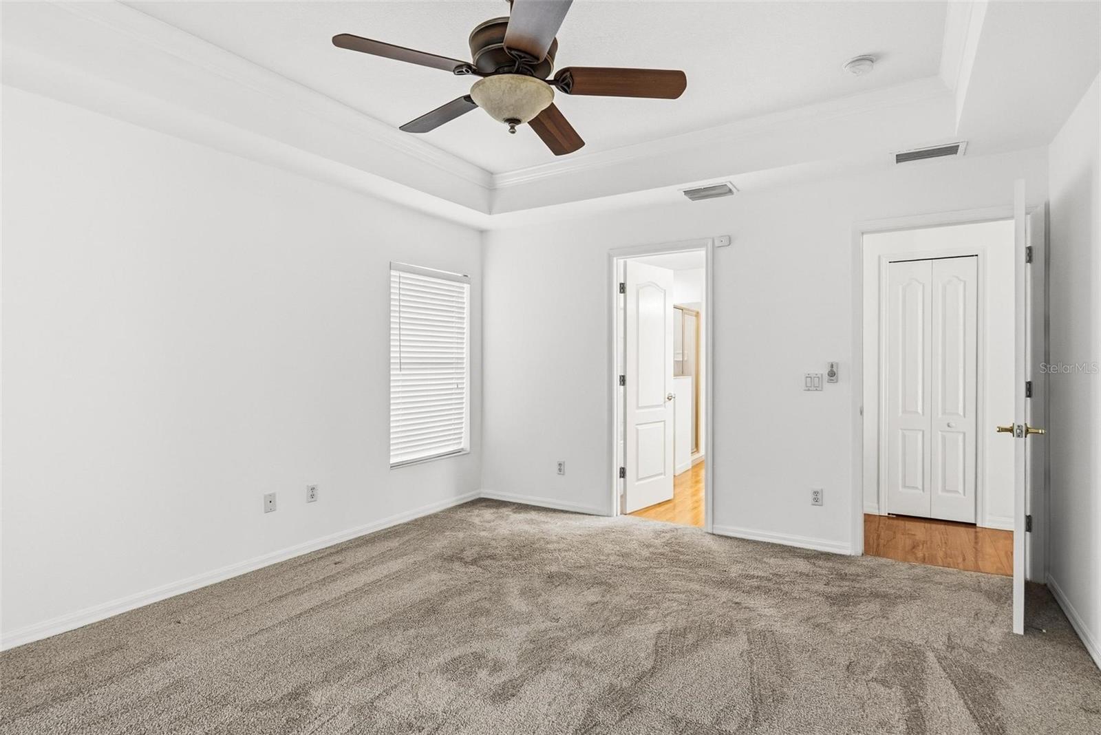 Image 21 of 93 For 646 Hand Avenue