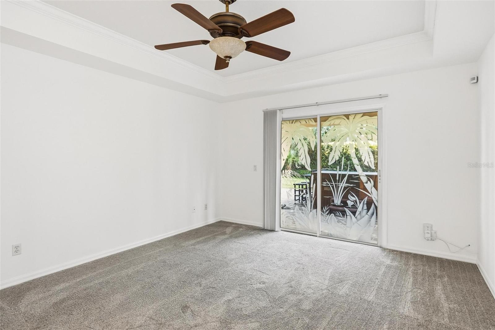 Image 23 of 93 For 646 Hand Avenue