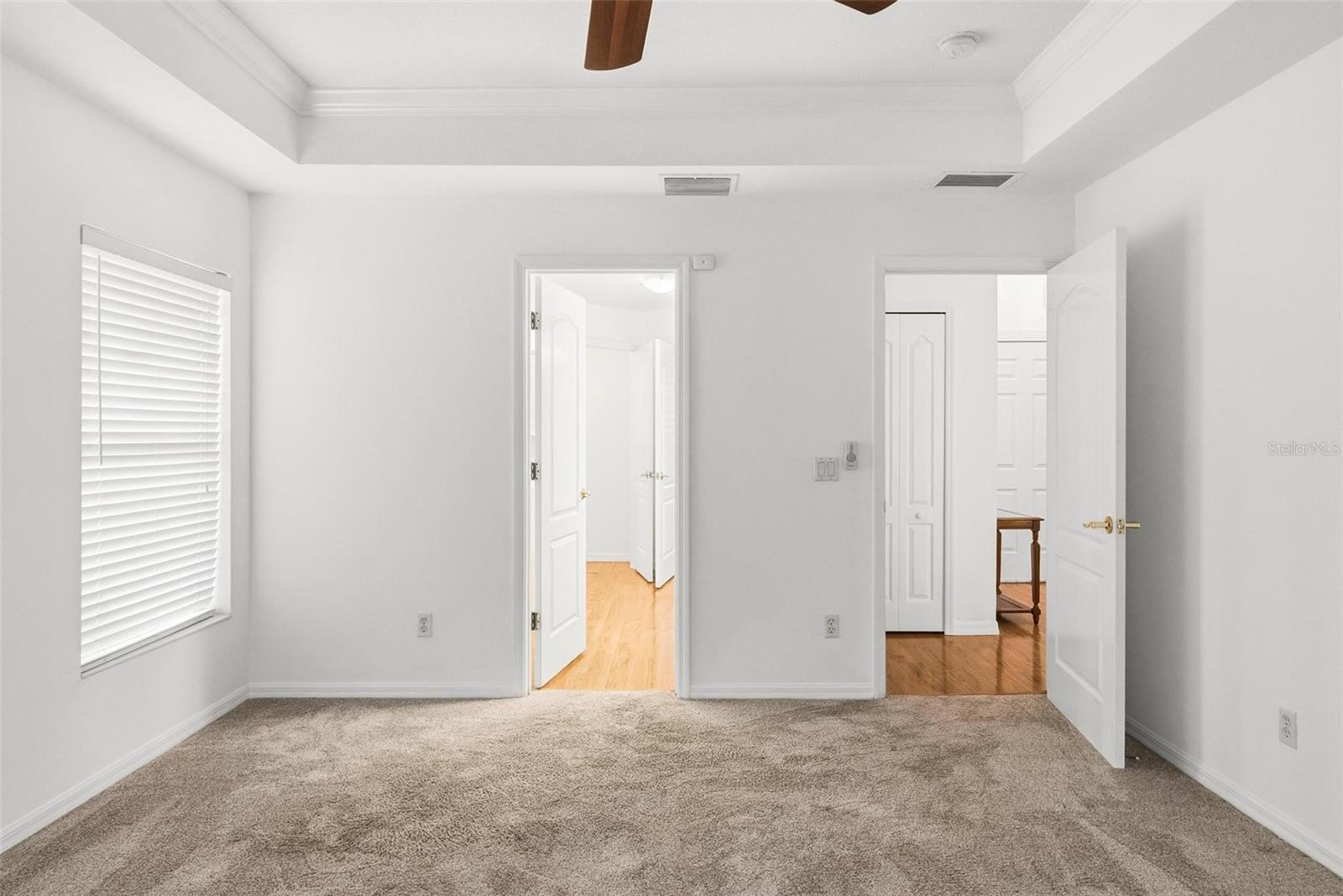 Image 24 of 93 For 646 Hand Avenue