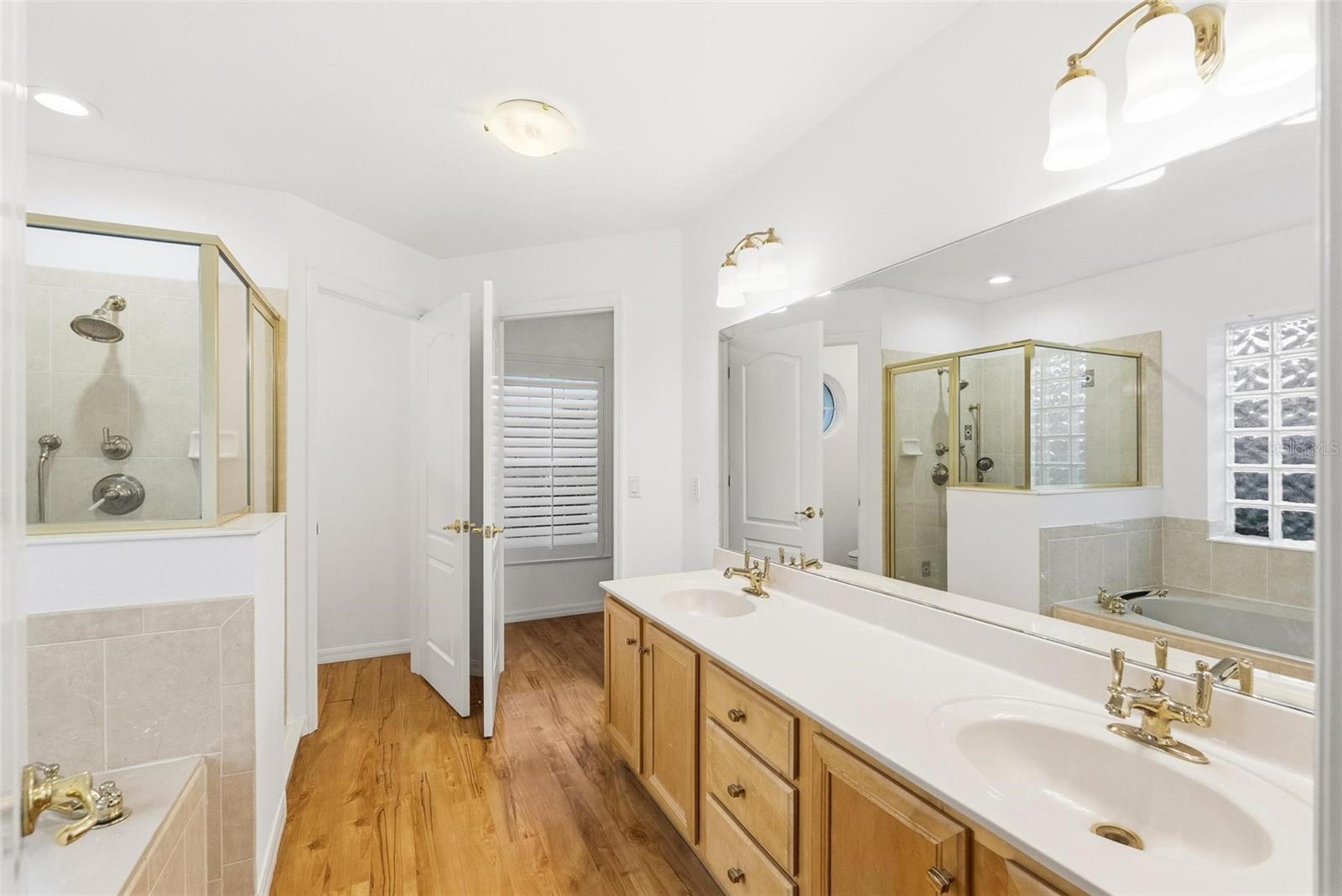 Image 25 of 93 For 646 Hand Avenue