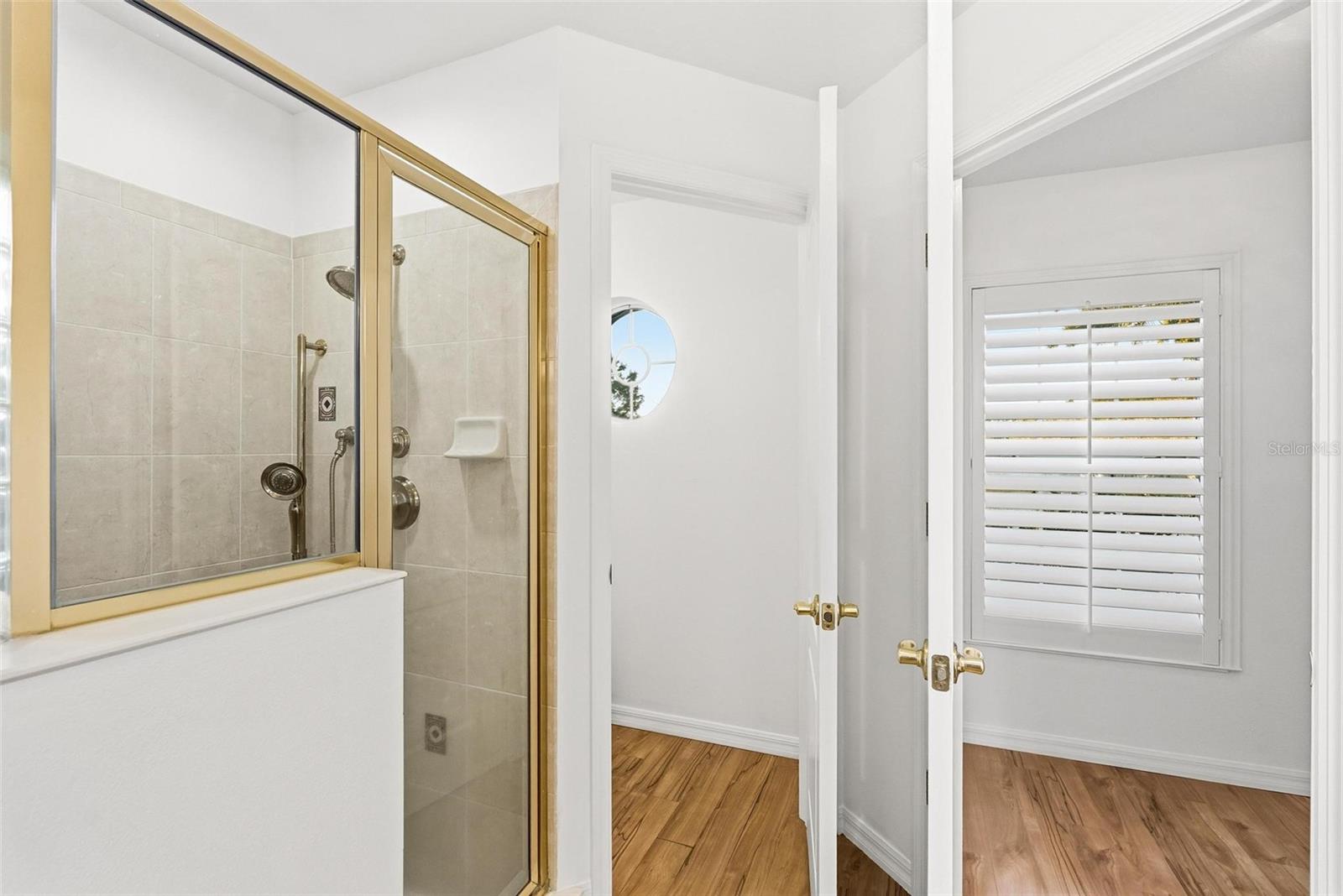 Image 27 of 93 For 646 Hand Avenue