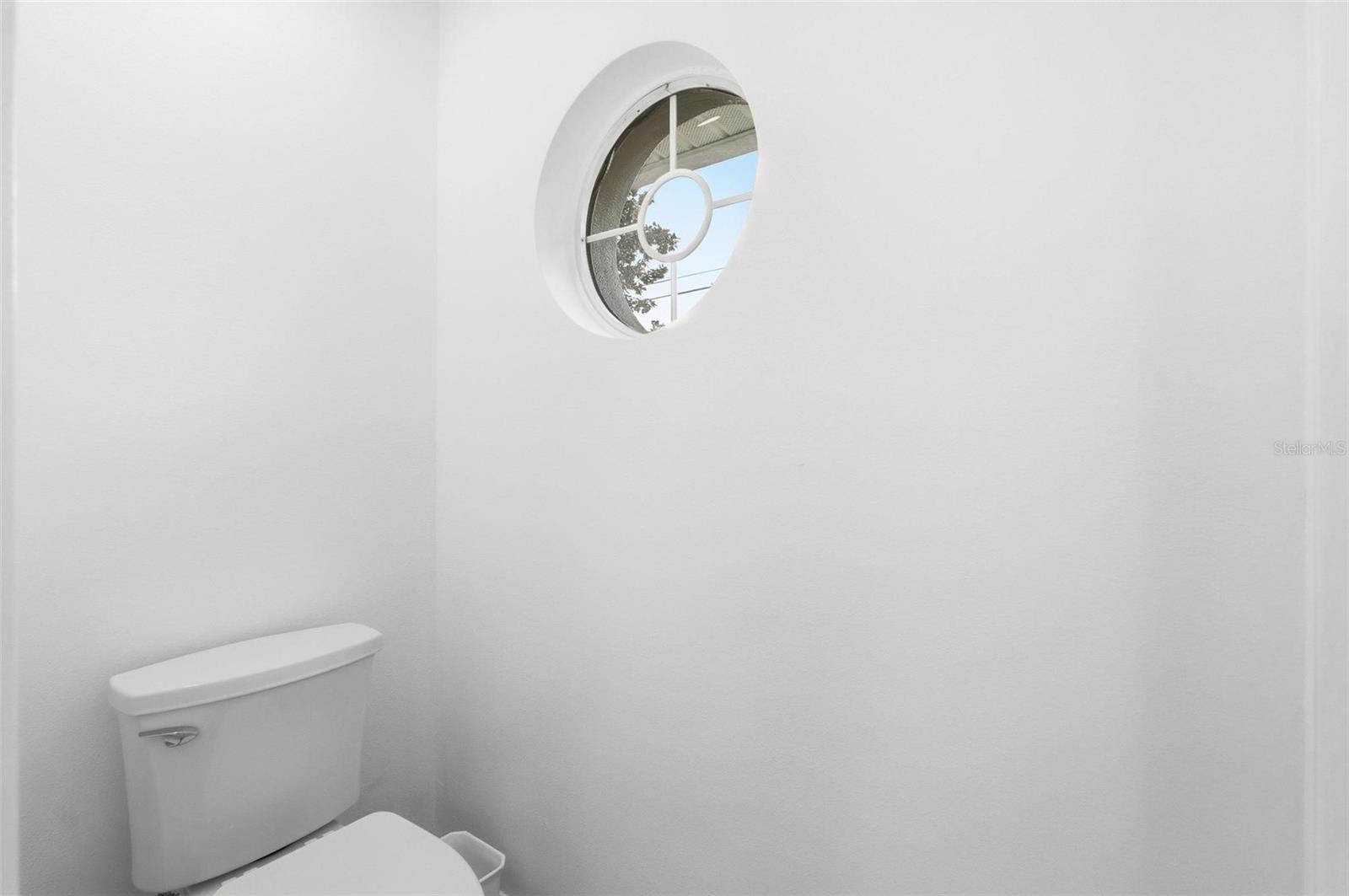 Image 28 of 93 For 646 Hand Avenue