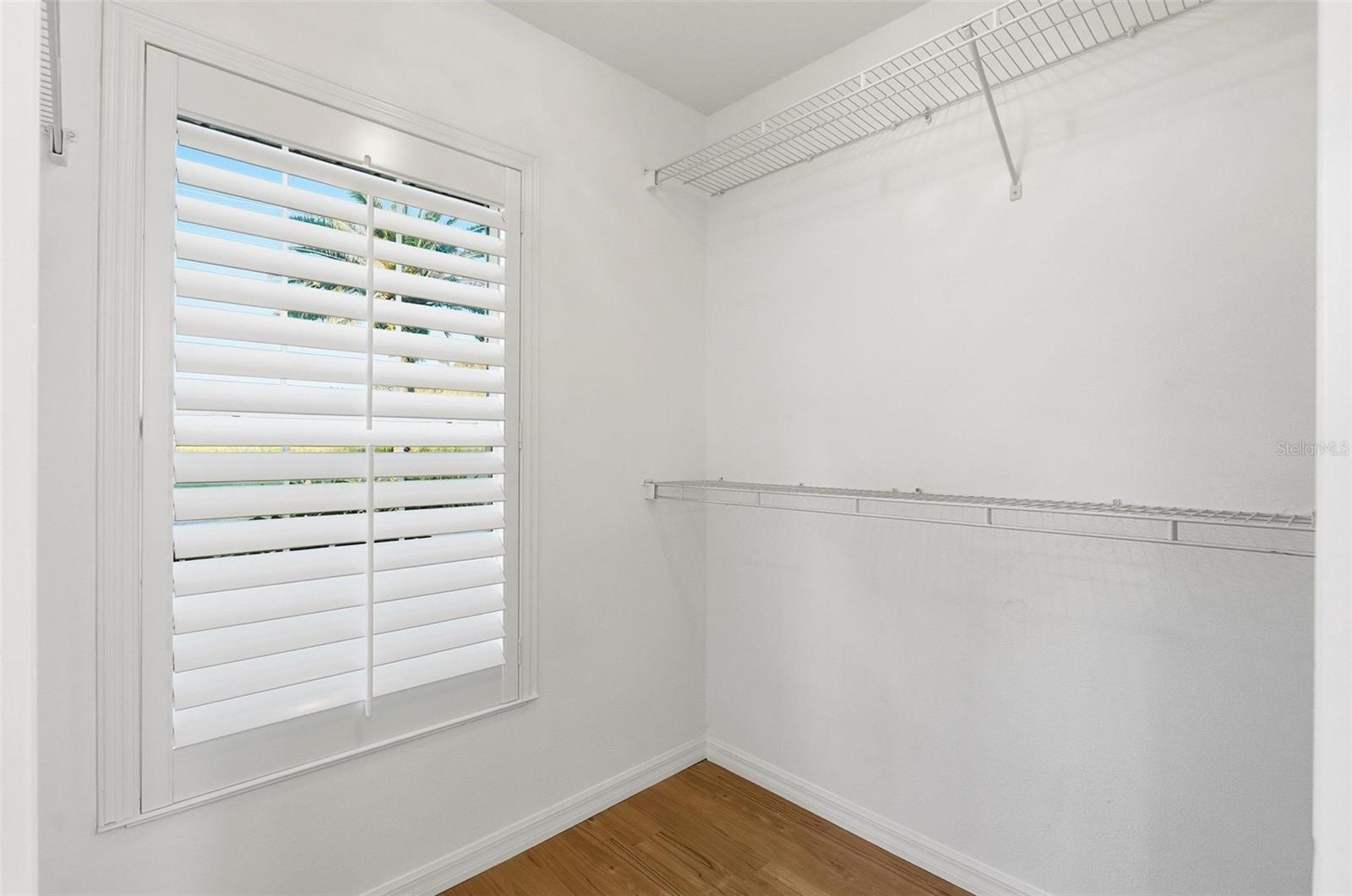 Image 29 of 93 For 646 Hand Avenue