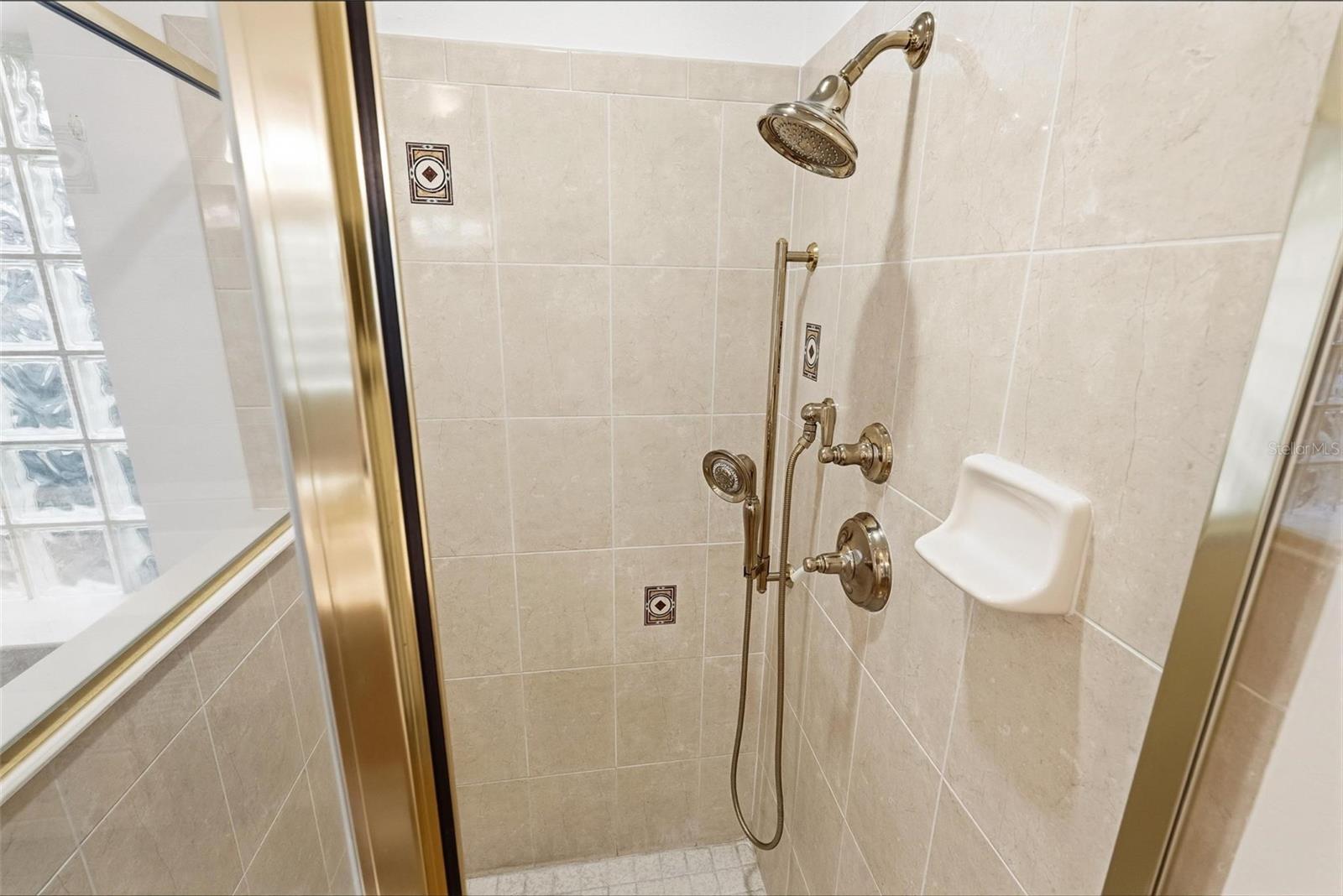 Image 31 of 93 For 646 Hand Avenue