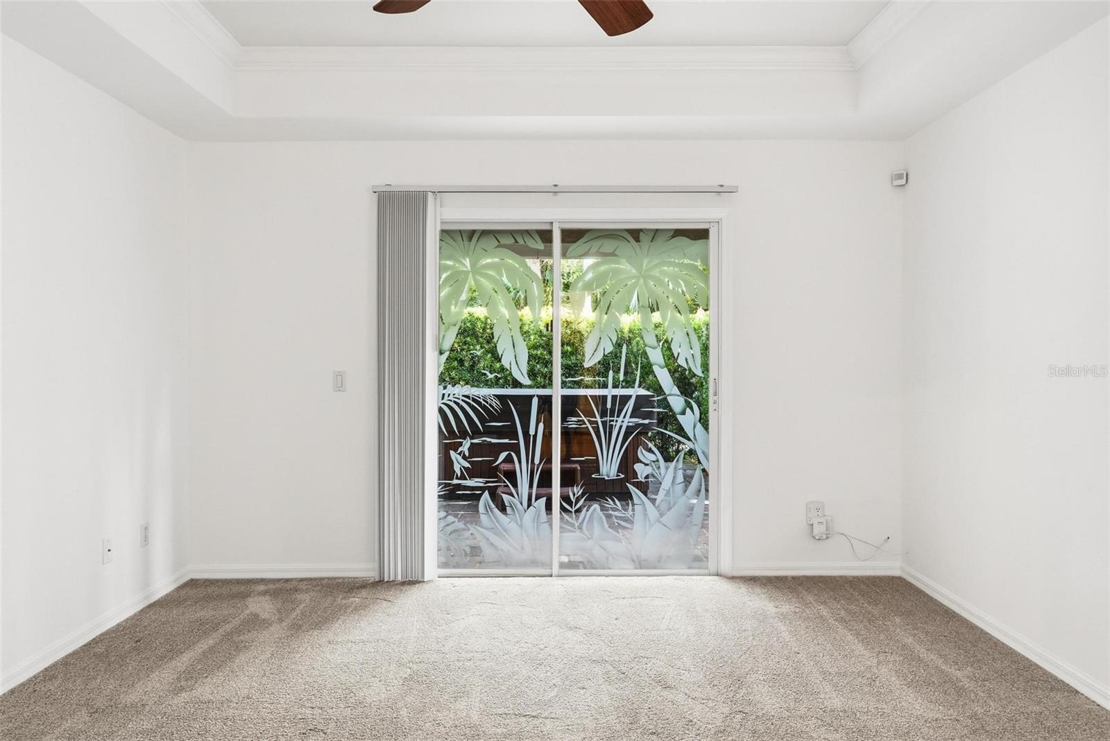 Image 32 of 93 For 646 Hand Avenue