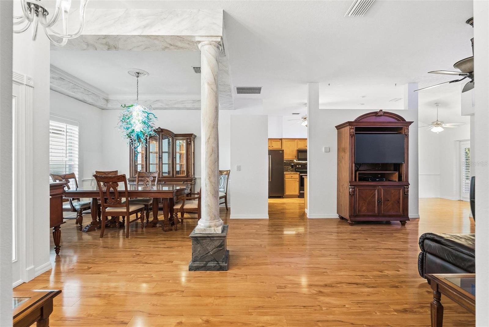 Image 33 of 93 For 646 Hand Avenue