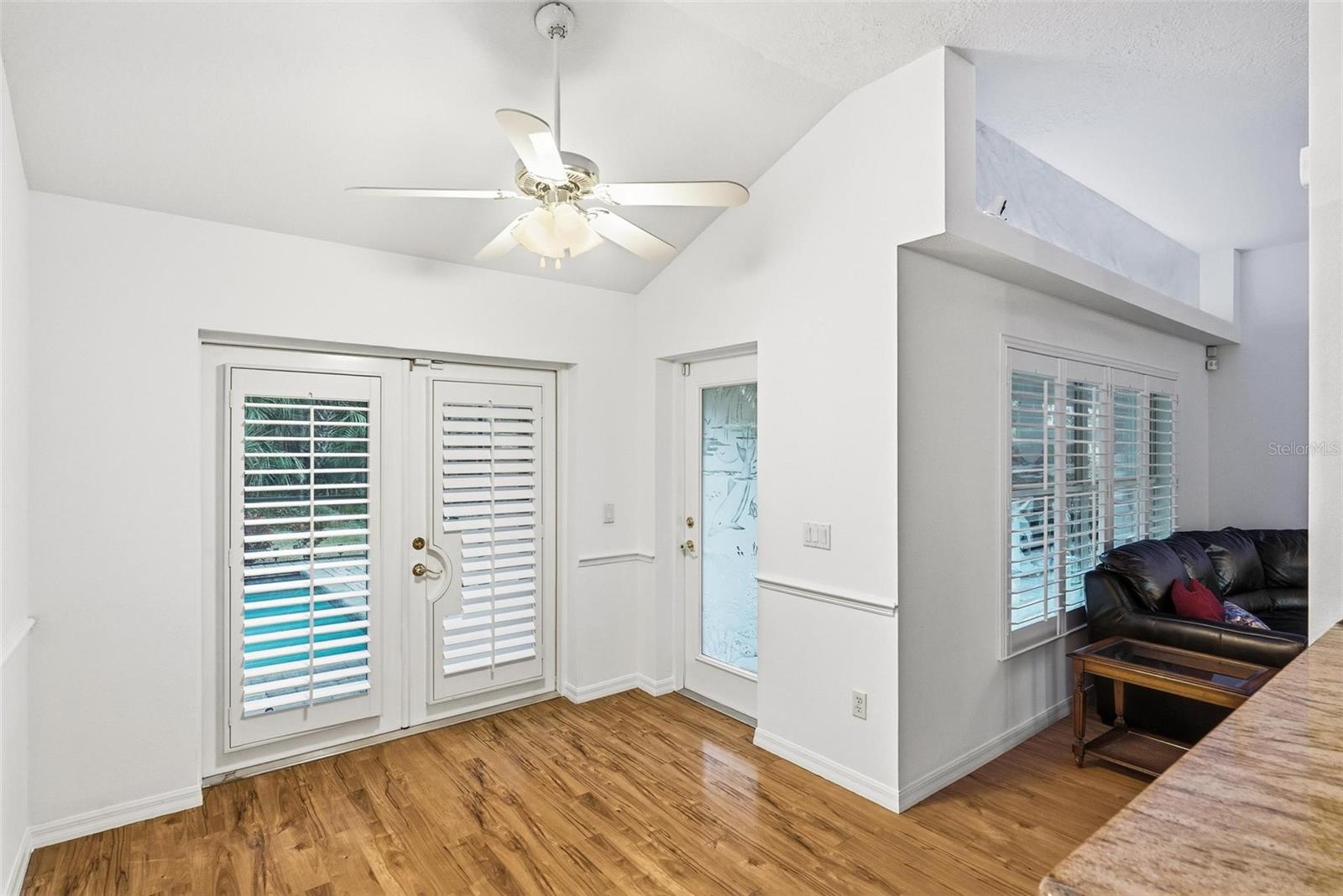 Image 42 of 93 For 646 Hand Avenue