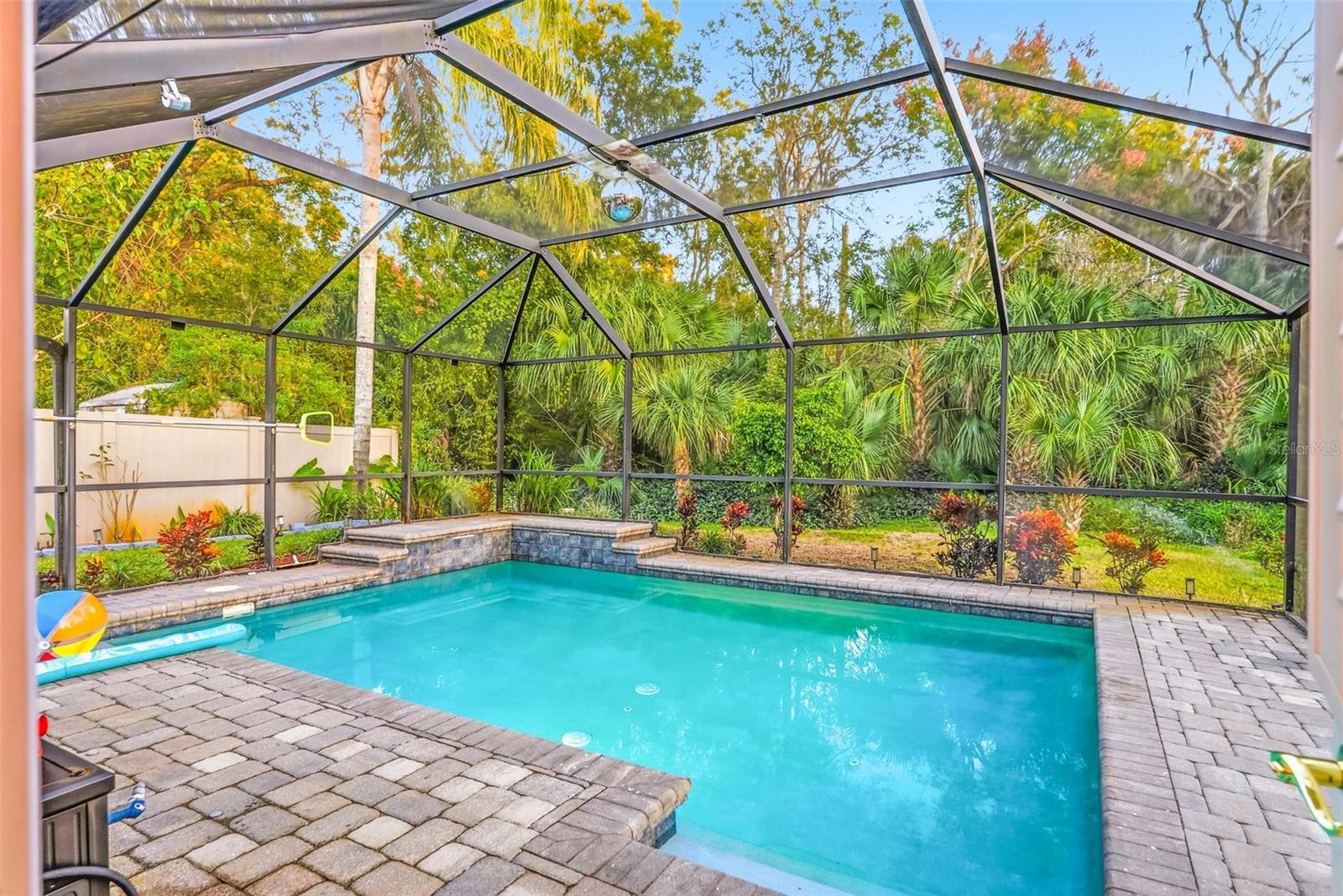 Image 43 of 93 For 646 Hand Avenue