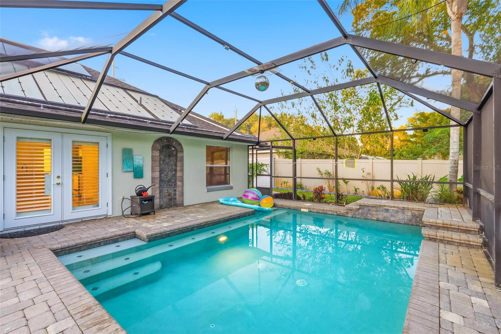 Image 44 of 93 For 646 Hand Avenue