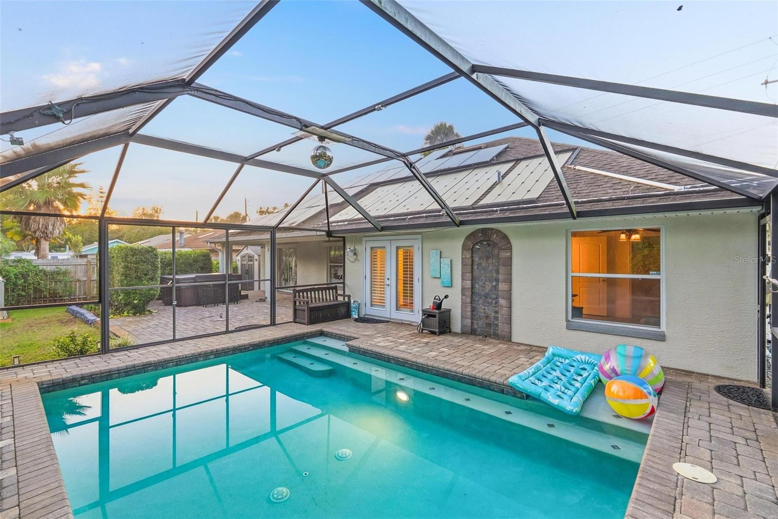 Image 45 of 93 For 646 Hand Avenue