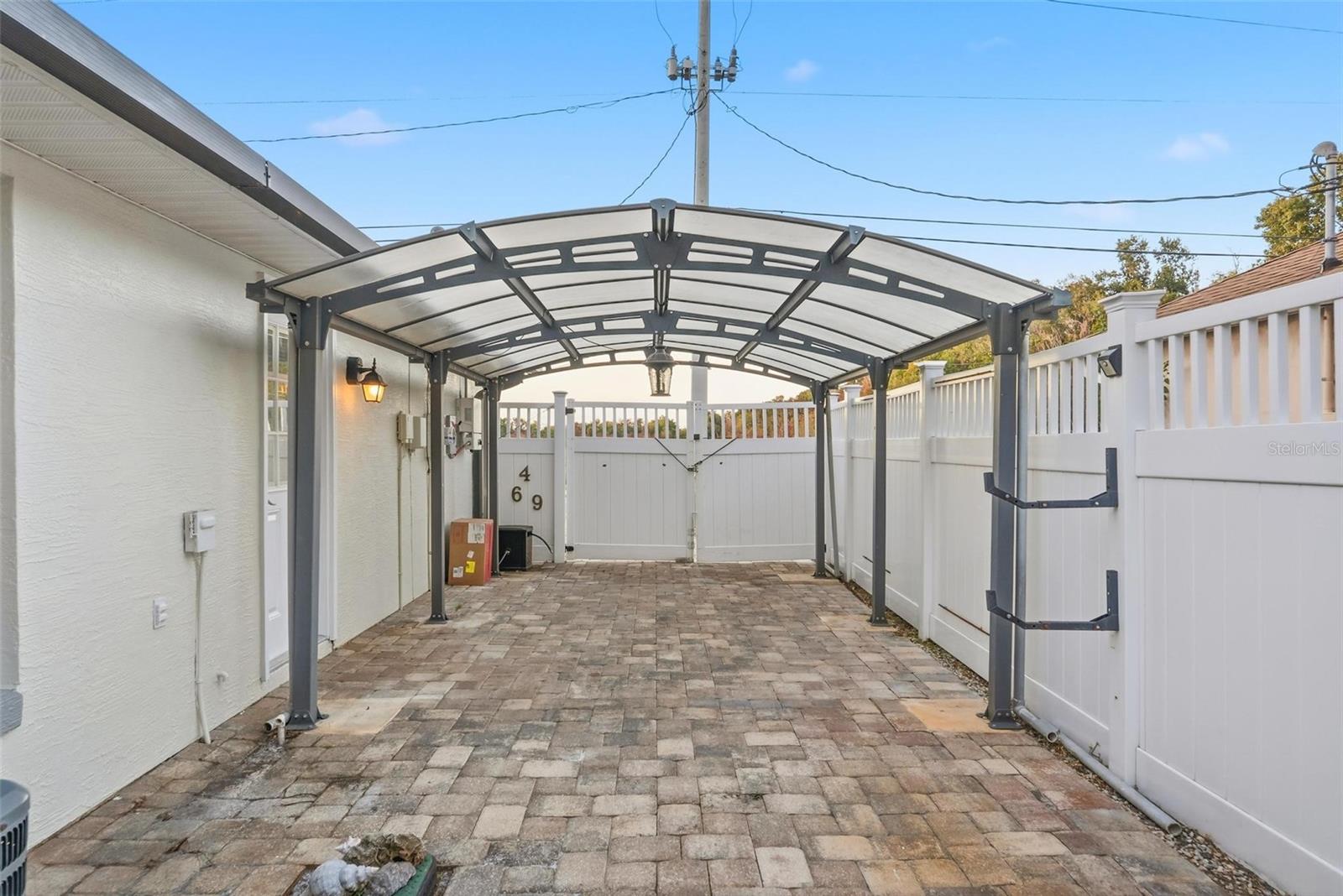 Image 46 of 93 For 646 Hand Avenue