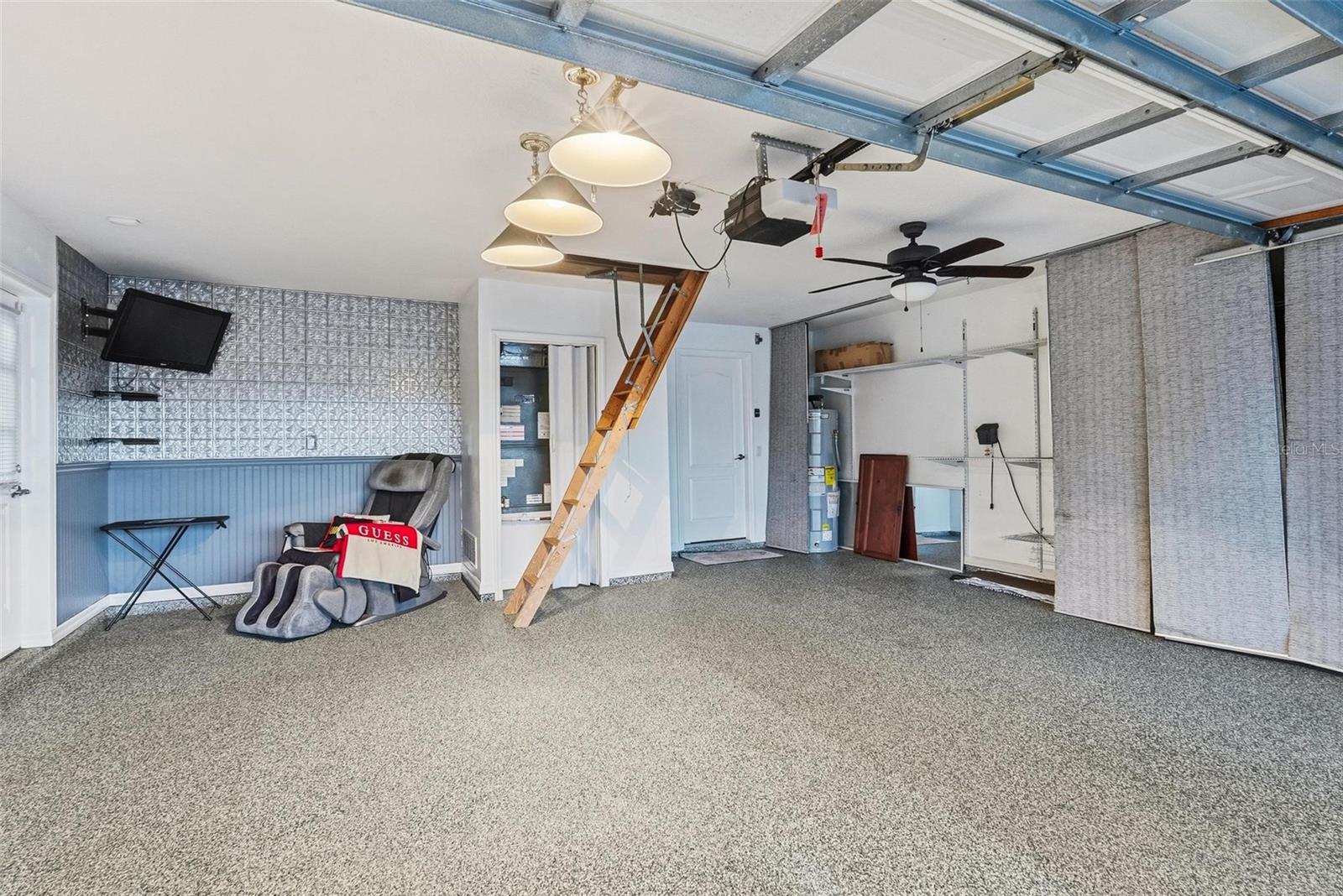 Image 61 of 93 For 646 Hand Avenue