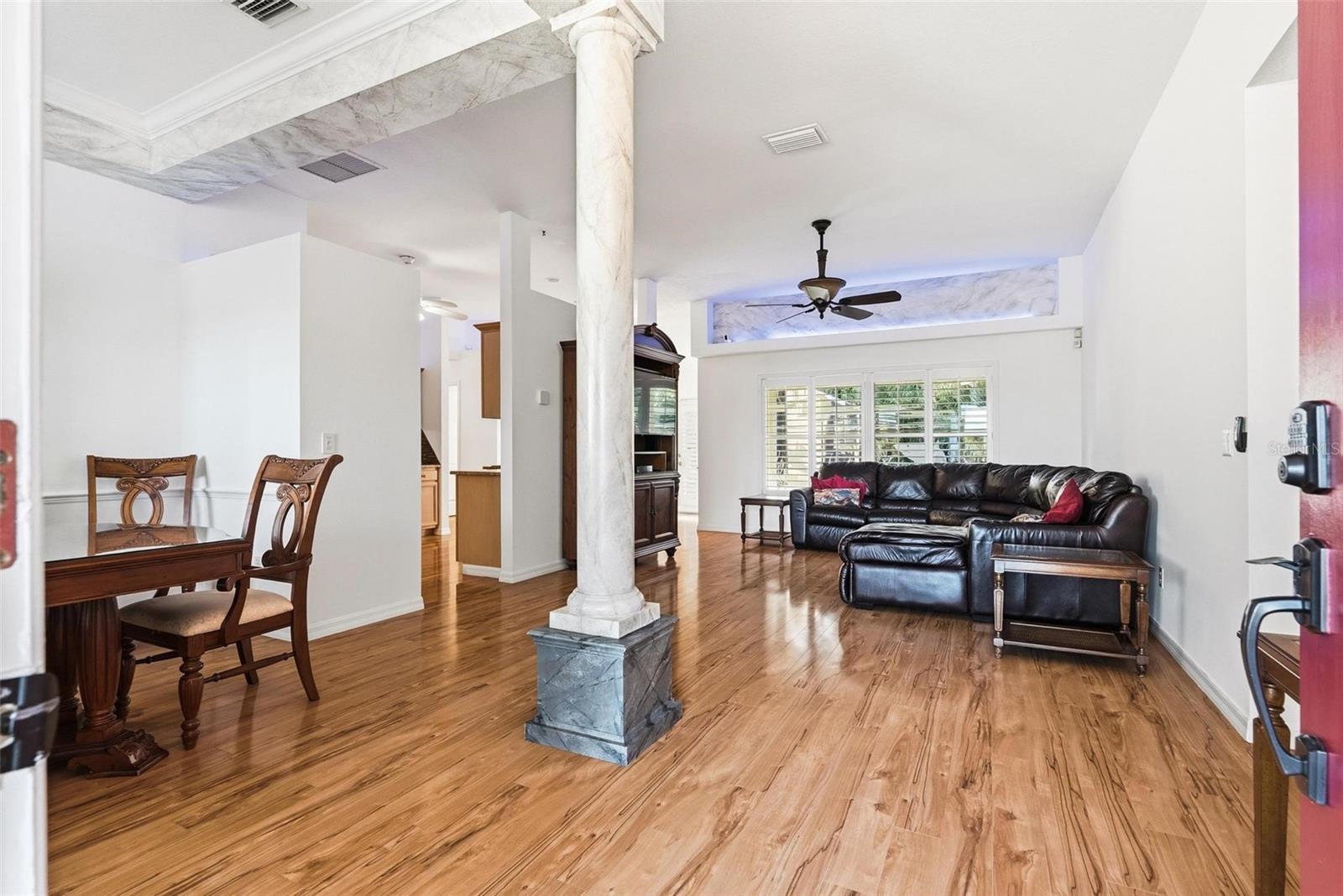 Image 7 of 93 For 646 Hand Avenue